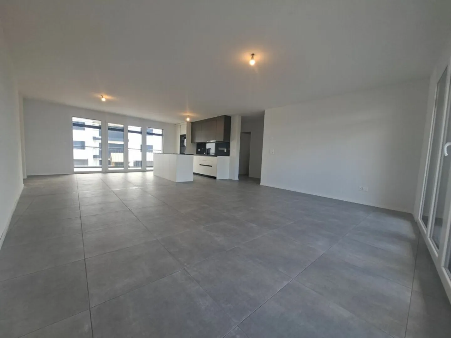 Appartamento moderno con terrazza - Foto 1 di 11