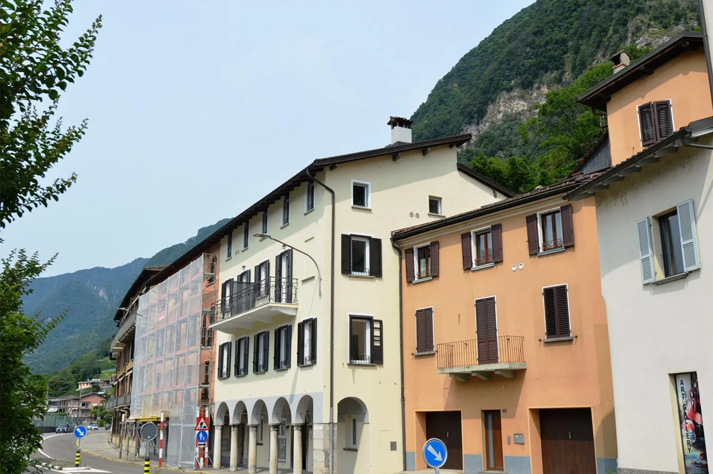 2.5-ROOM ATTIC APARTMENT RENOVATED - Photo 8 of 8