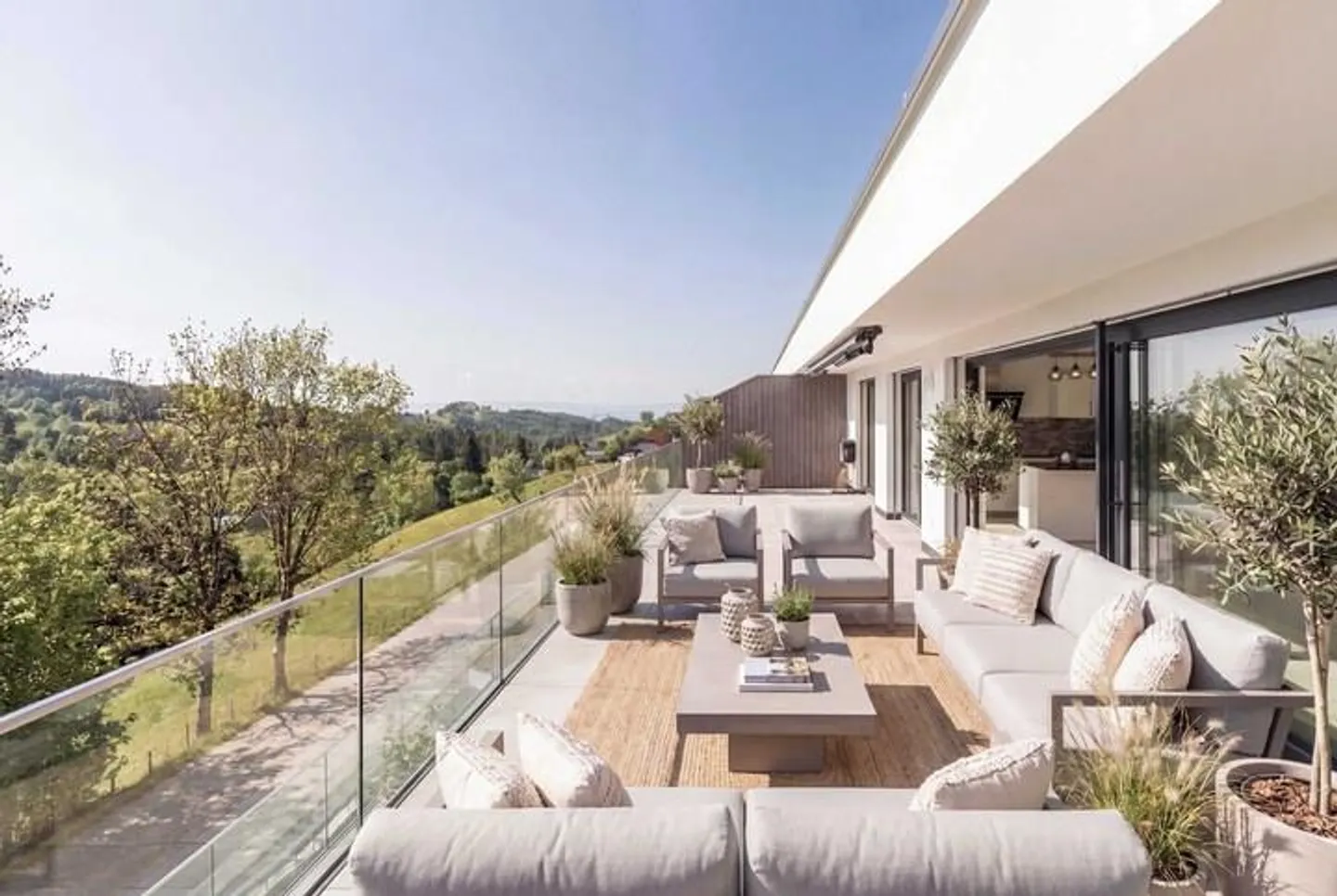 Exclusive Living in Plasselb - Modern 4.5 Room Penthouse Apartment - Photo 6 of 8