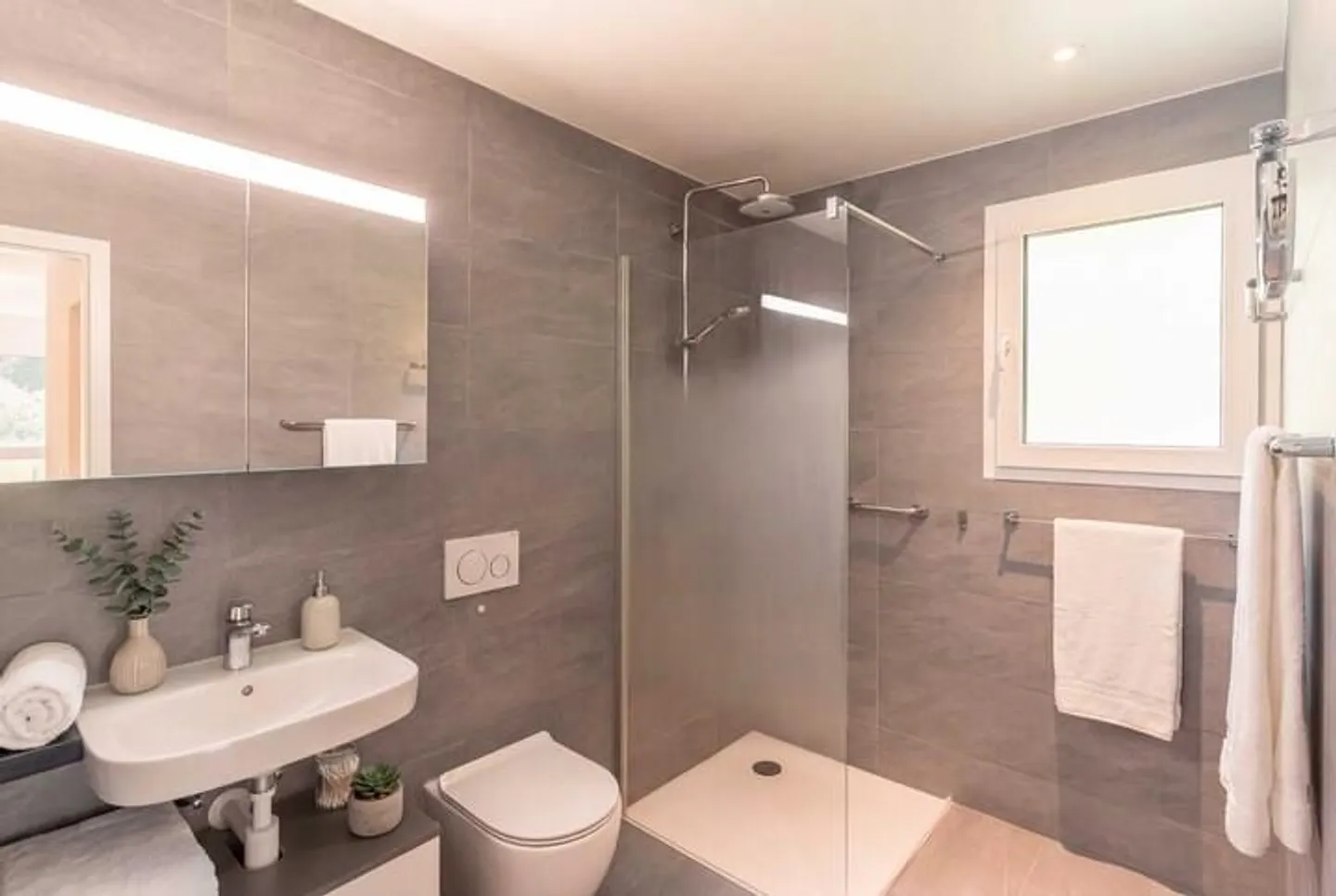 Exclusive Living in Plasselb - Modern 4.5 Room Penthouse Apartment - Photo 5 of 8