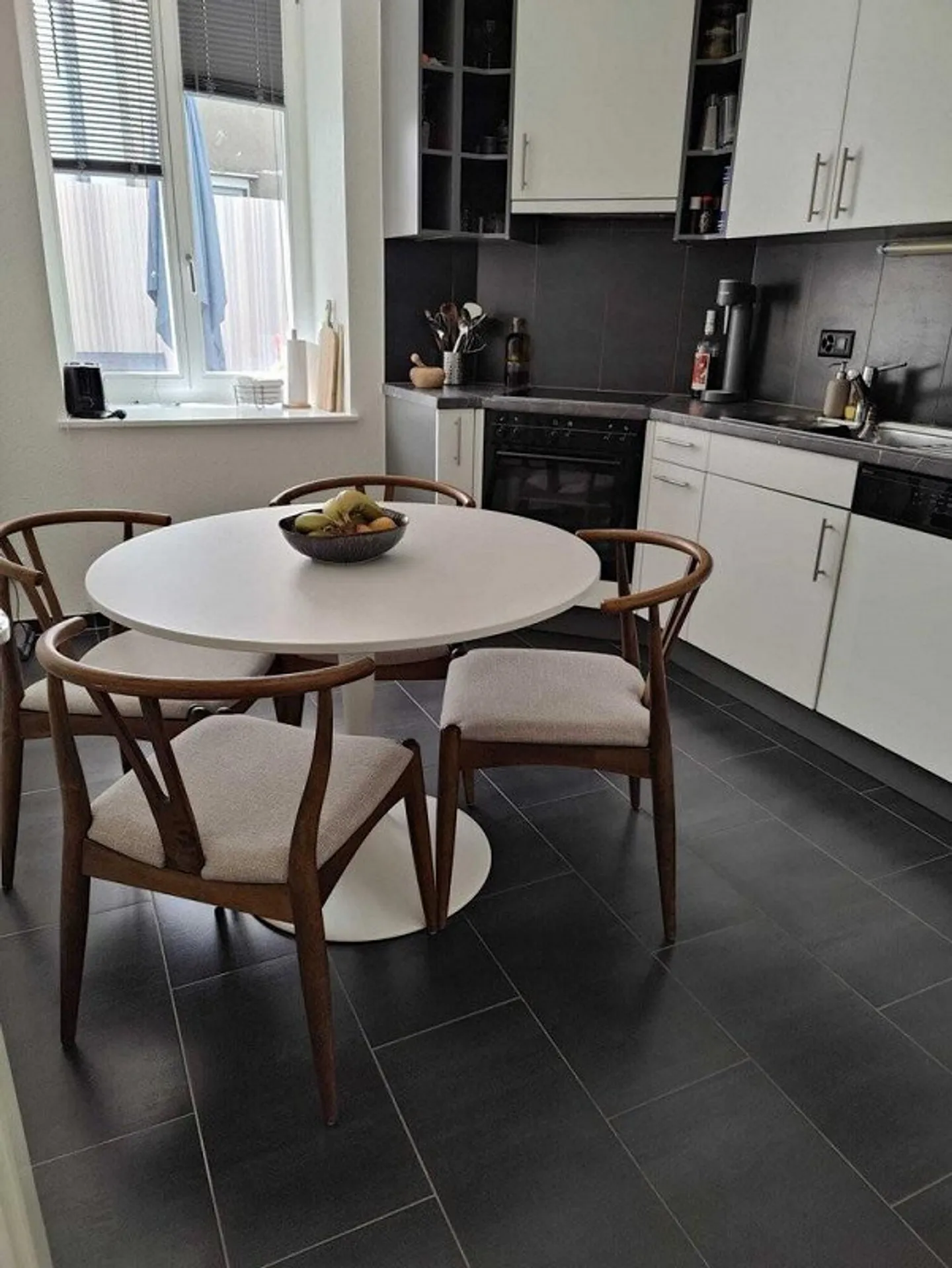 Appartement avec cachet en plein centre-ville - Photo 4 sur 7
