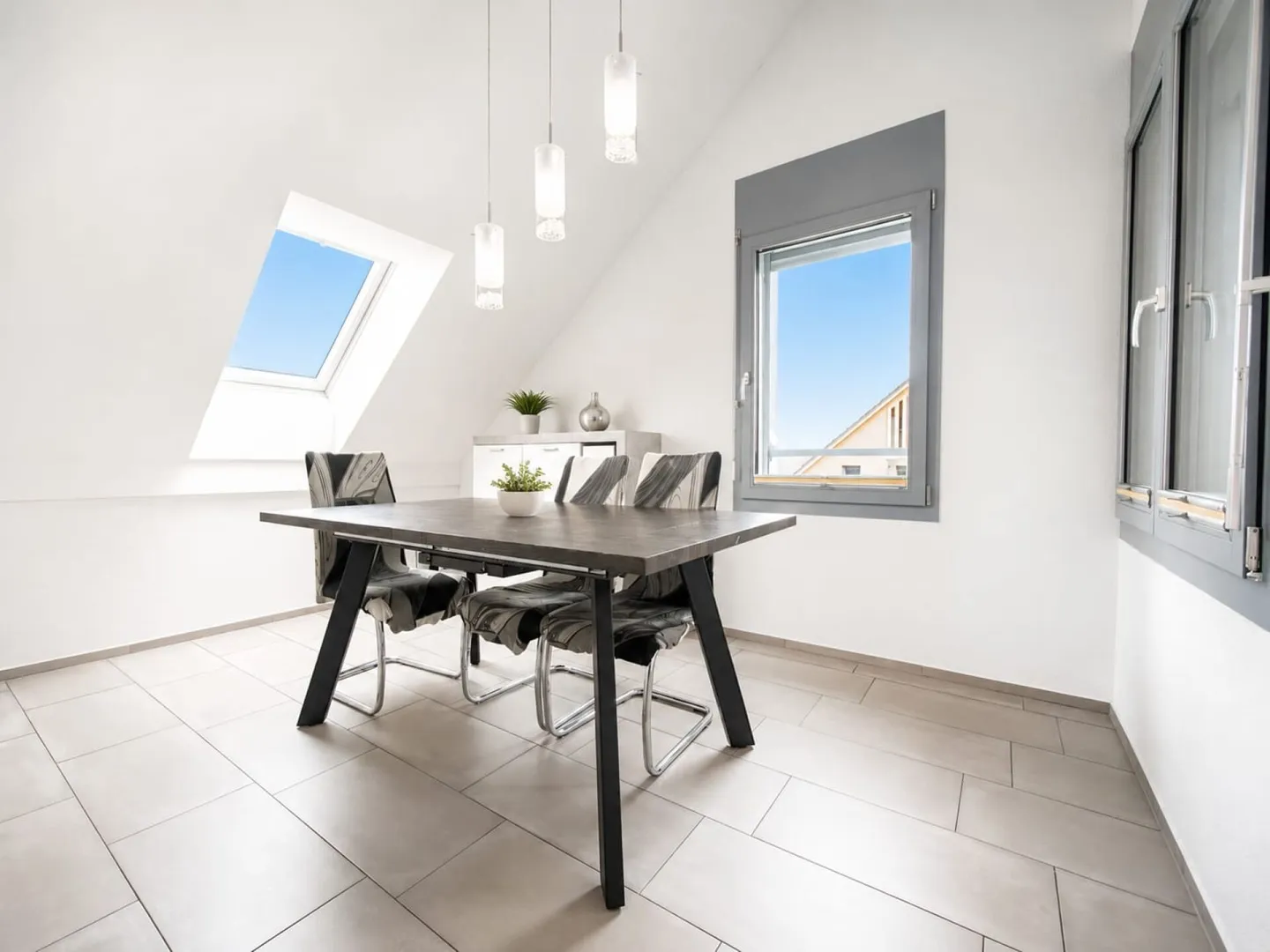 Moderne 4.5-Zimmer-Wohnung - Foto 2 von 10