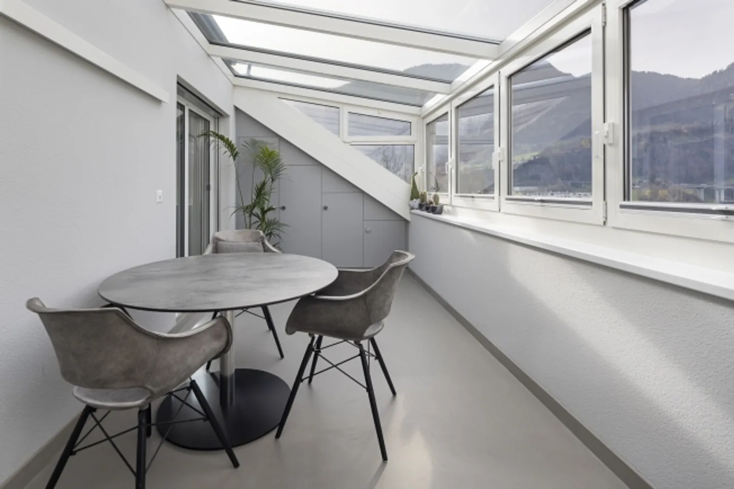 Dream view of lake and mountains in a central and quiet location - Photo 6 of 15