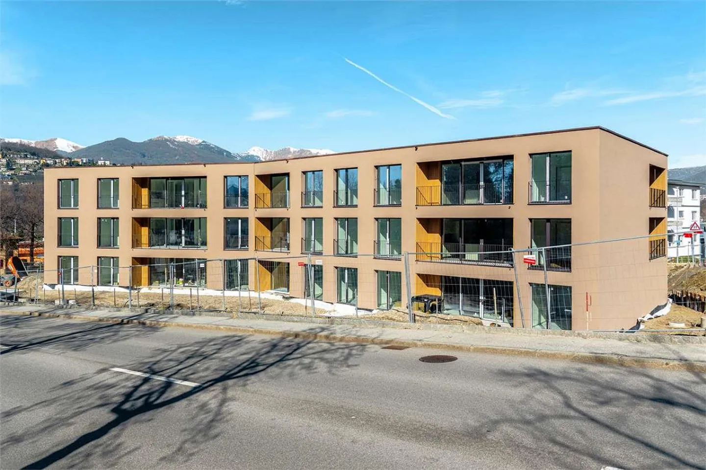 Elegant 4.5-Room Apartment on the Top Floor - Residenza Pregassona 339 - Photo 3 of 13