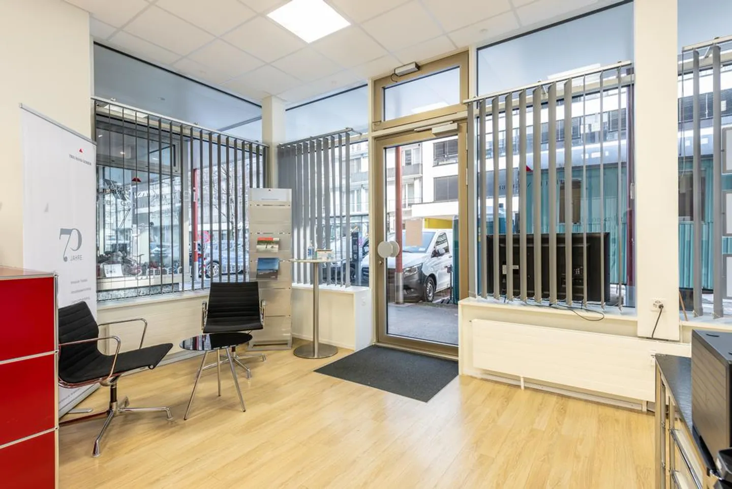 Proximity to Biel Main Station: Developed Retail Space - Photo 4 of 7