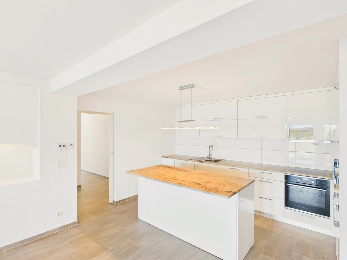 Appartement lumineux de 4,5 pièces avec jardin d'hiver - Photo 4 sur 13