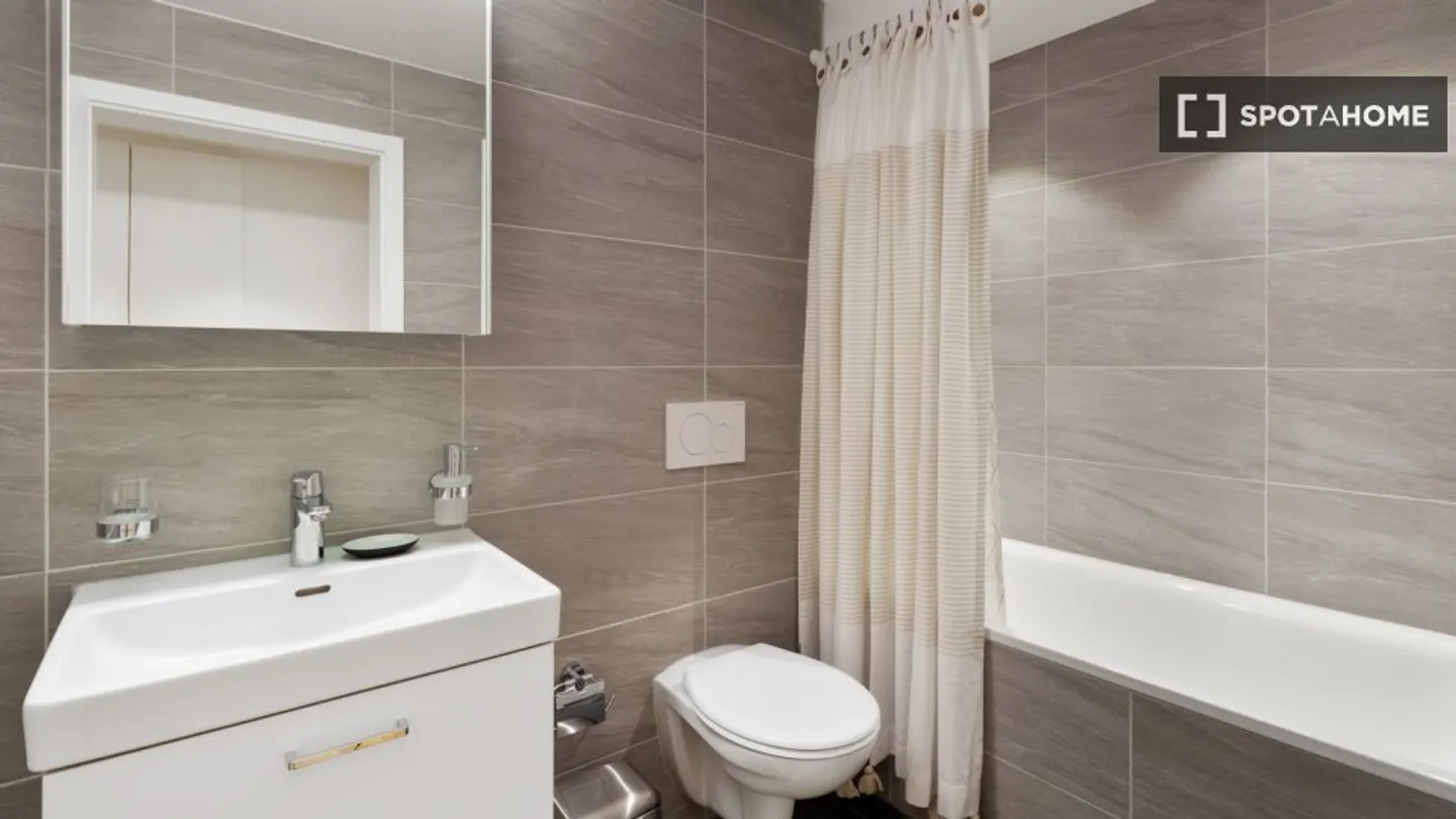 Découvrez, visitez et louez votre nouveau chez-vous en ligne en toute confiance. - Photo 9 sur 14