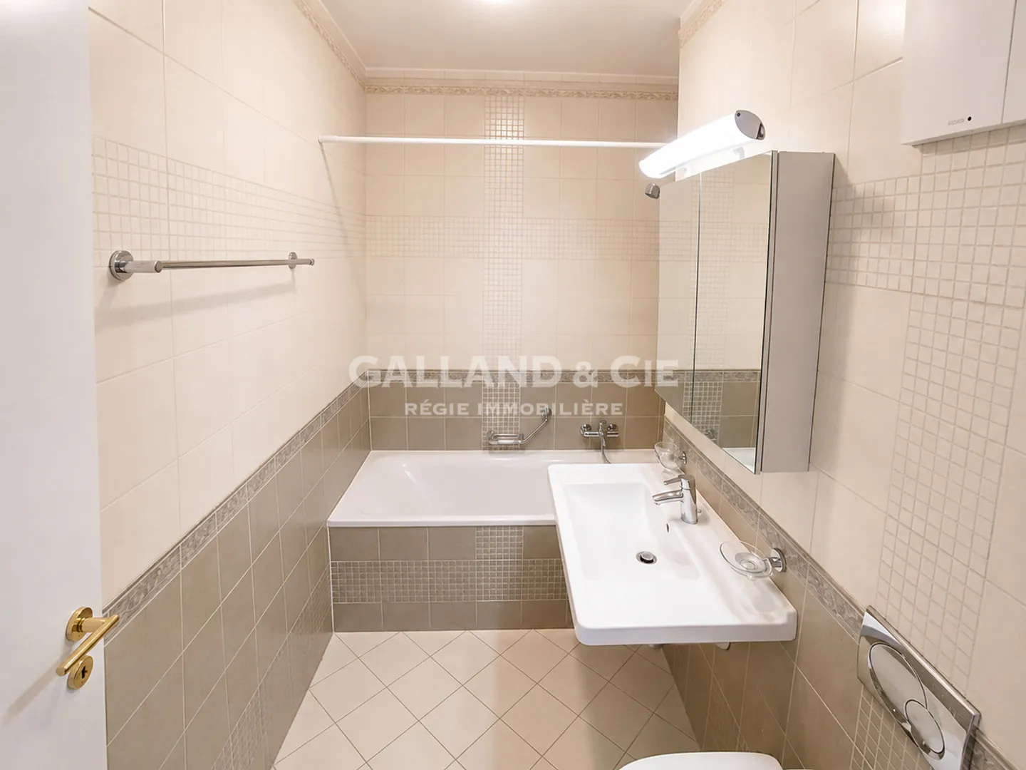 Charmant Appartement Attique - Photo 4 sur 6