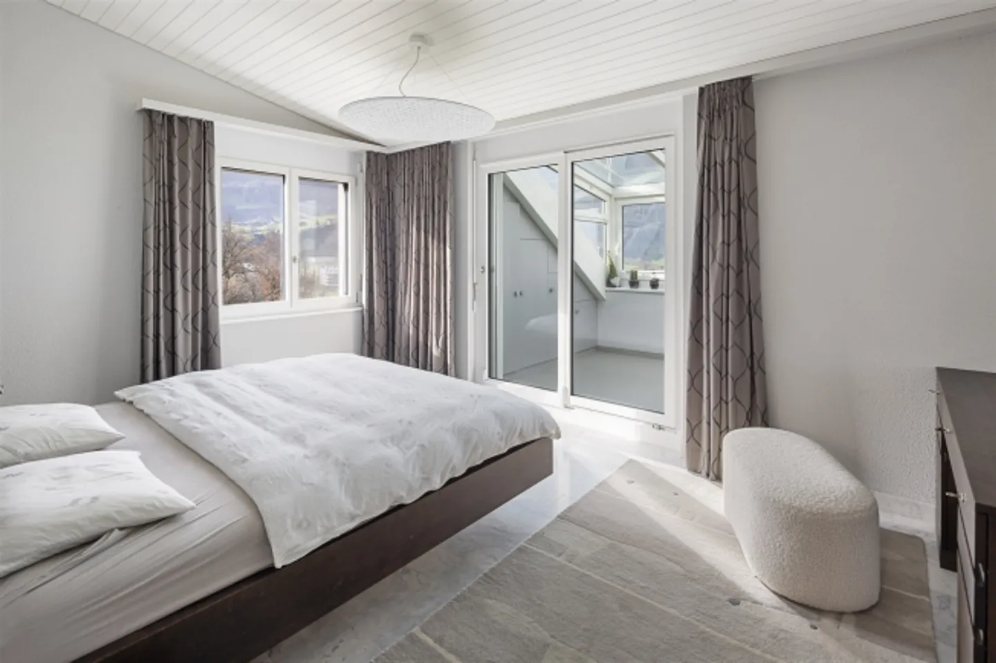 Dream view of lake and mountains in a central and quiet location - Photo 9 of 15