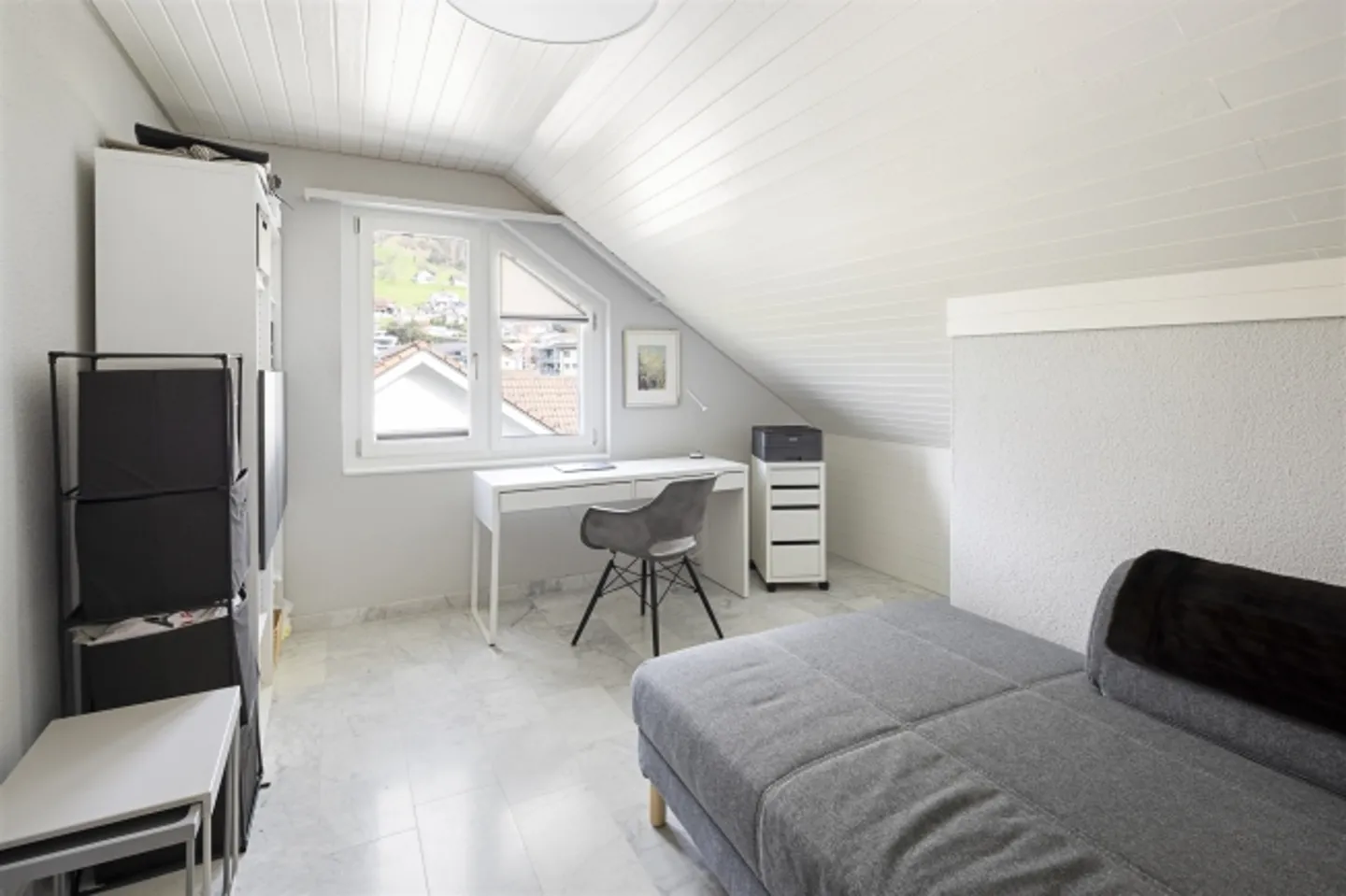 Dream view of lake and mountains in a central and quiet location - Photo 11 of 15