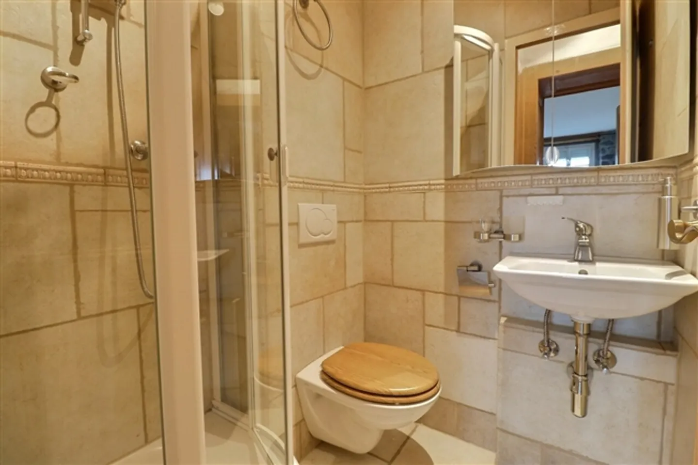 4.0 Rooms, Large Terrace, Lake View - Photo 5 of 11