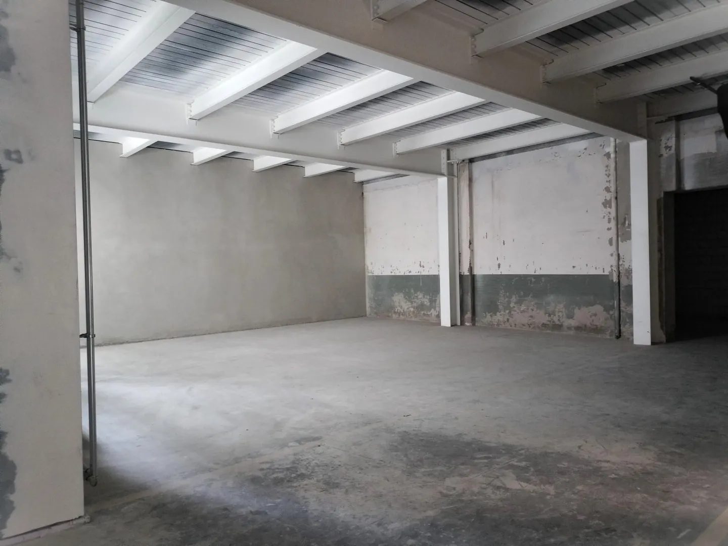 Spazio commerciale con fascino di edificio storico nel mezzo dell'area Bernapark - Foto 2 di 8