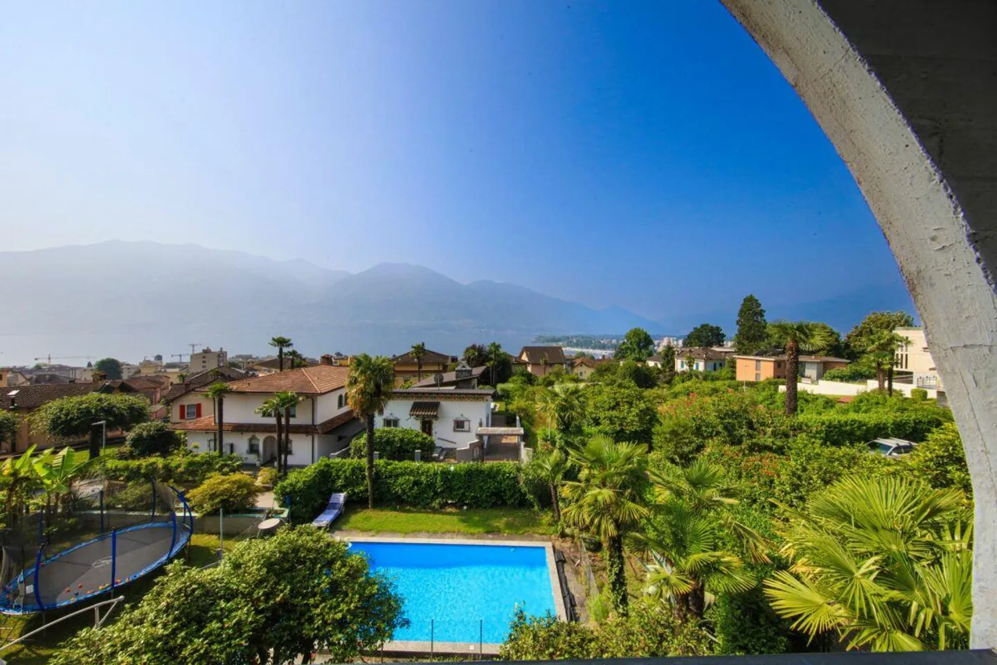 Minusio - Grande Villa con Piscina in Posizione Ottimale - Foto 2 di 30