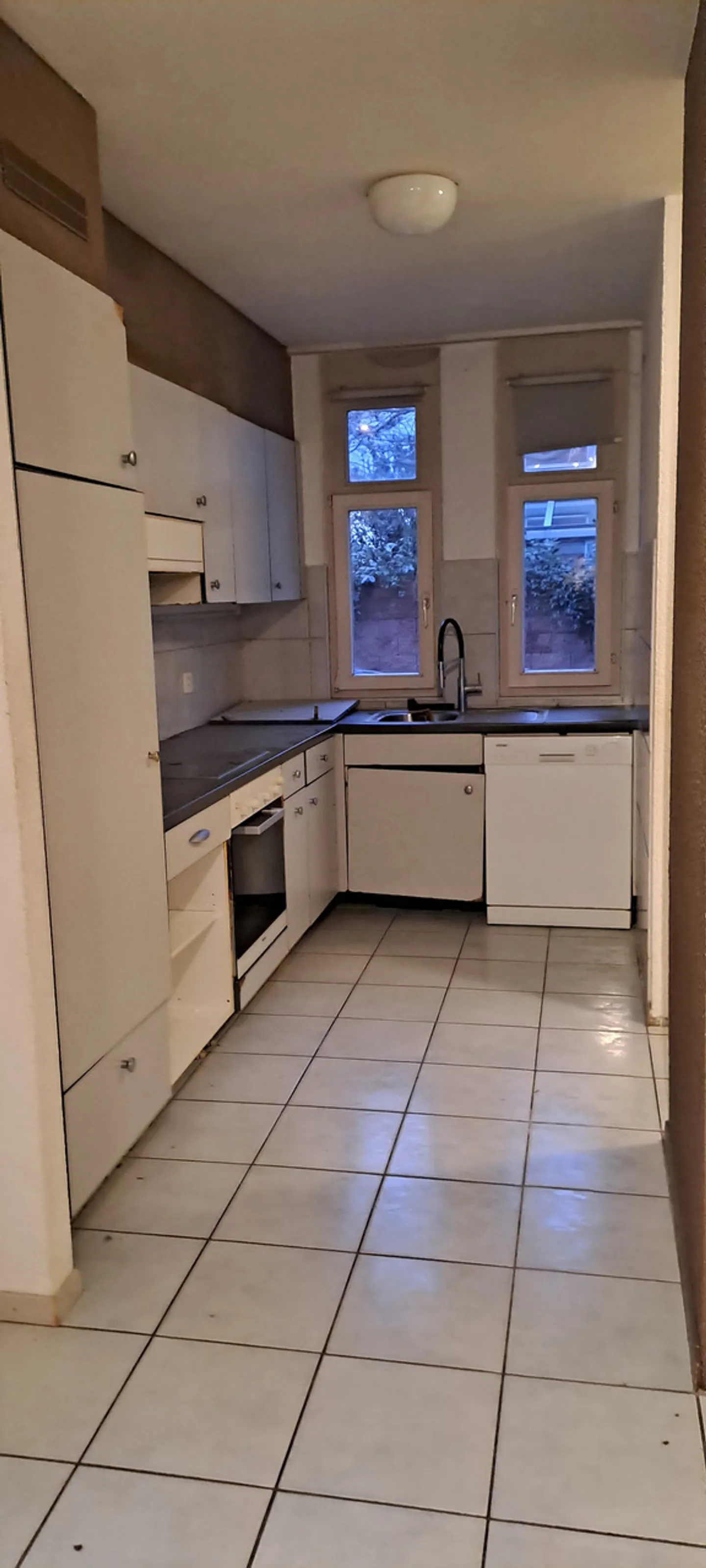 Row house for sale - Photo 2 of 18