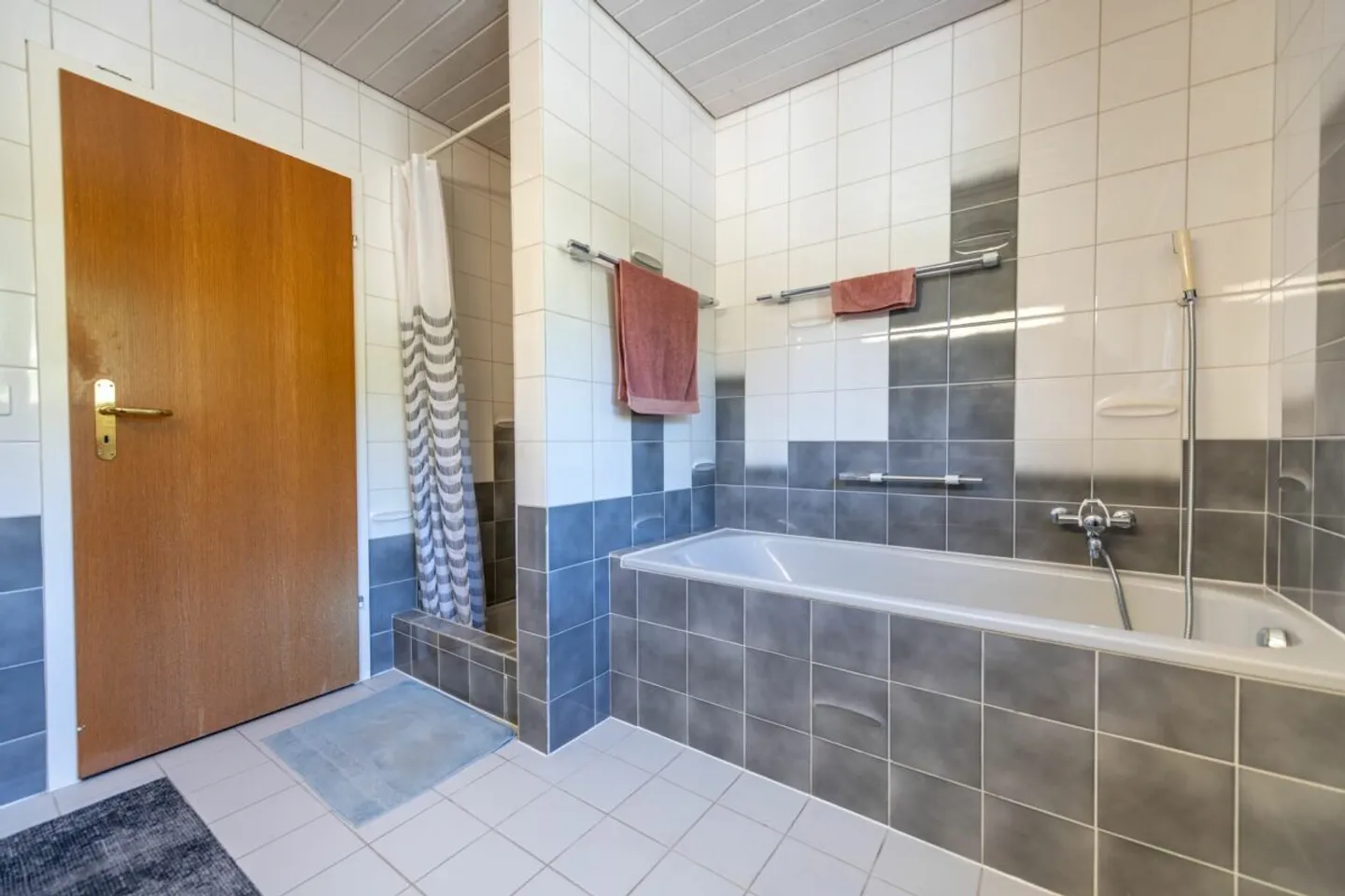 Ampia casa familiare con giardino - Foto 17 di 34