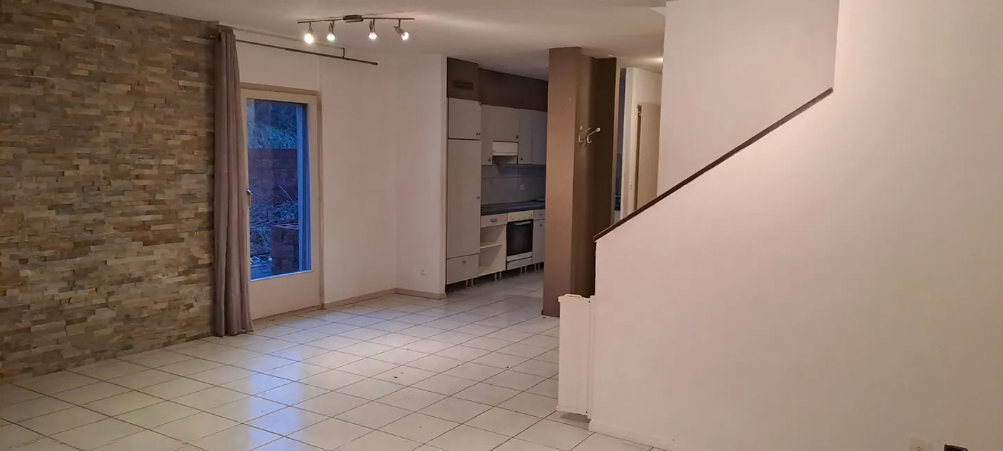 Row house for sale - Photo 5 of 18