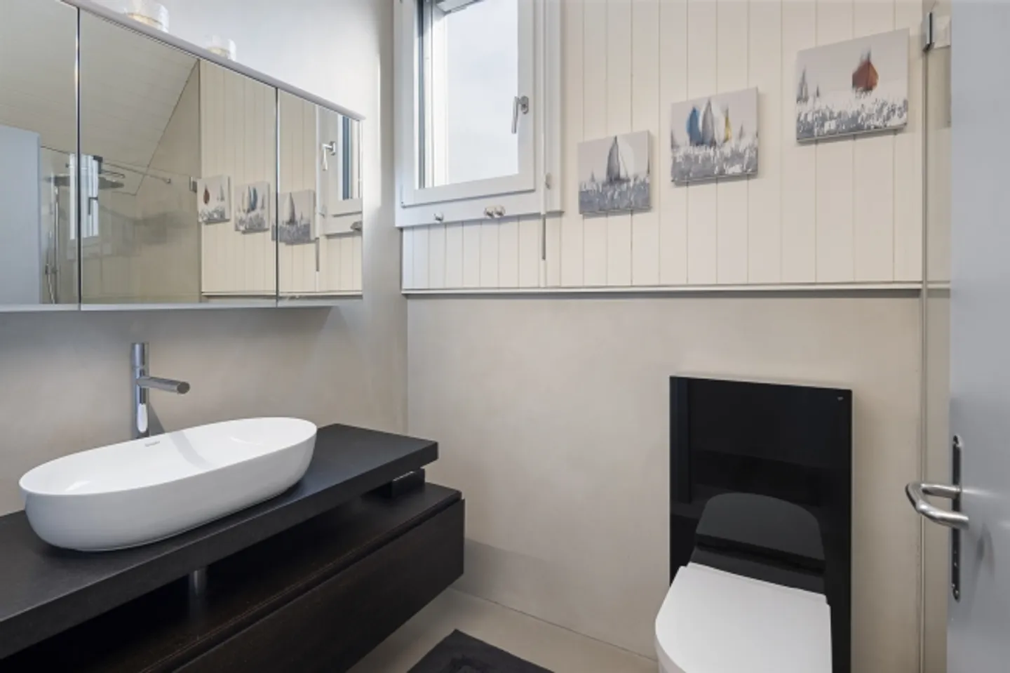 Dream view of lake and mountains in a central and quiet location - Photo 13 of 15