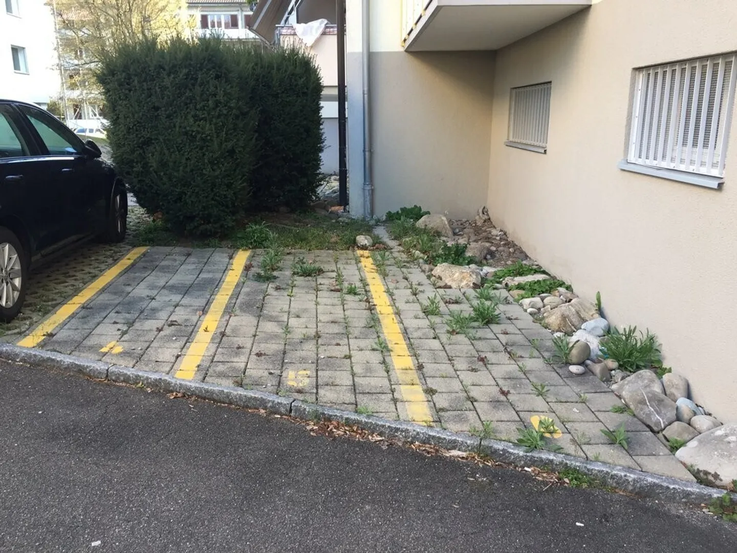 Posti moto in affitto a Kloten - Foto 2 di 2