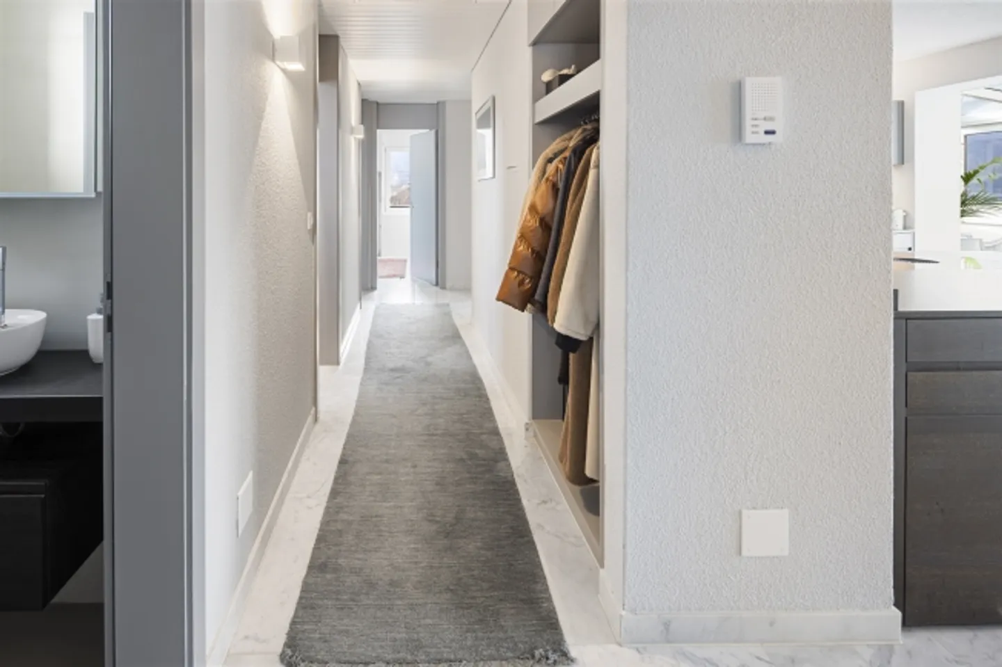 Dream view of lake and mountains in a central and quiet location - Photo 12 of 15