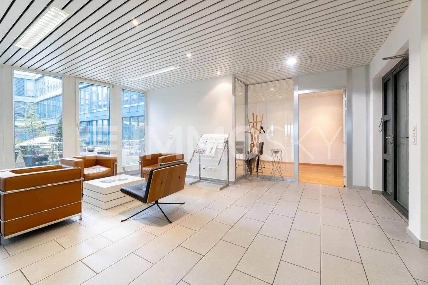 Flexible Business Space in a Central Location in the Zug Economic Area - Photo 3 of 5