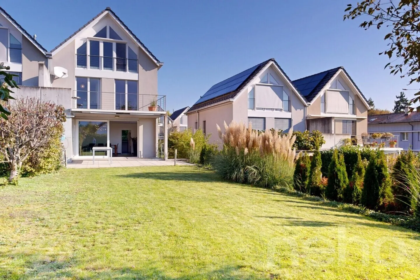 Modern 6.5-room single-family house in sunny location with low-maintenance garden - Photo 1 of 13