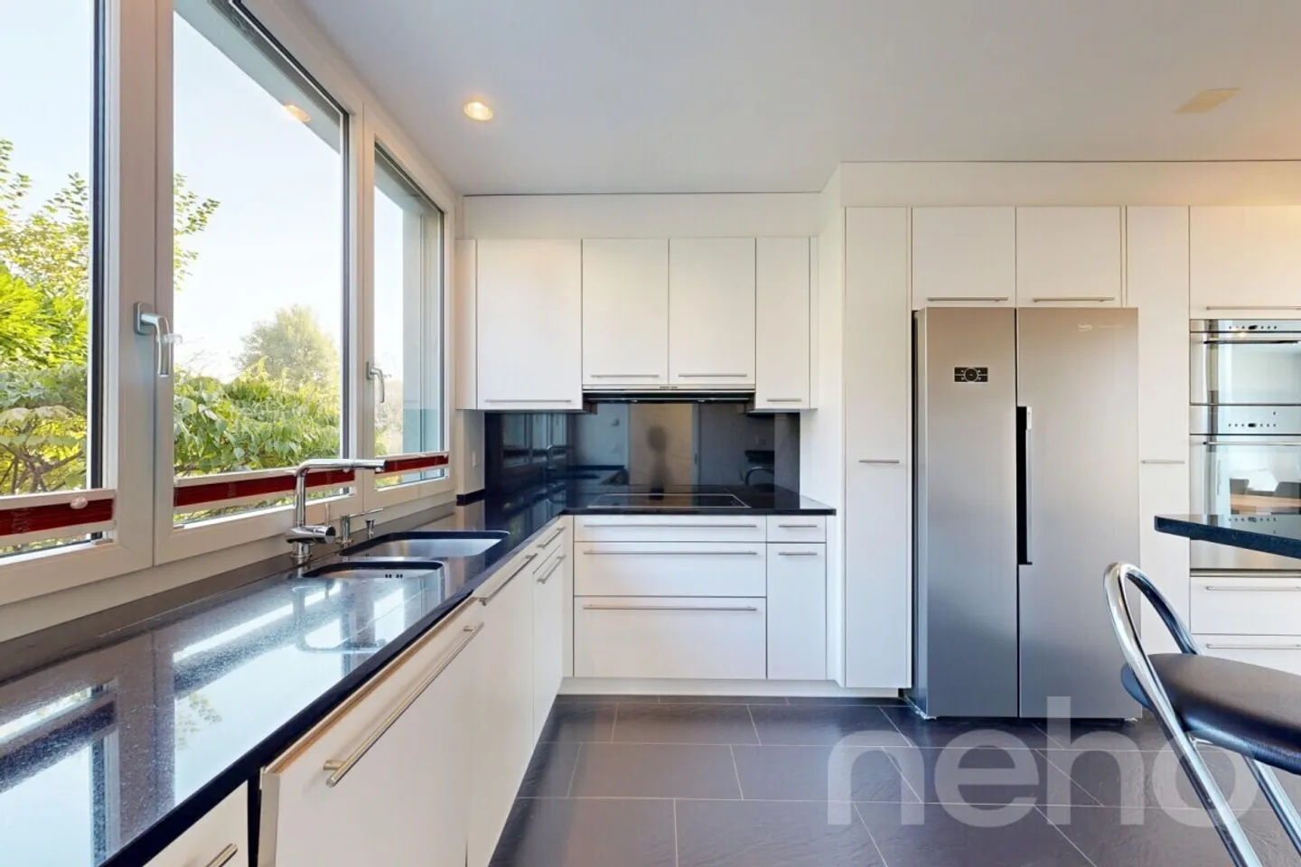 Modern 6.5-room single-family house in sunny location with low-maintenance garden - Photo 5 of 13