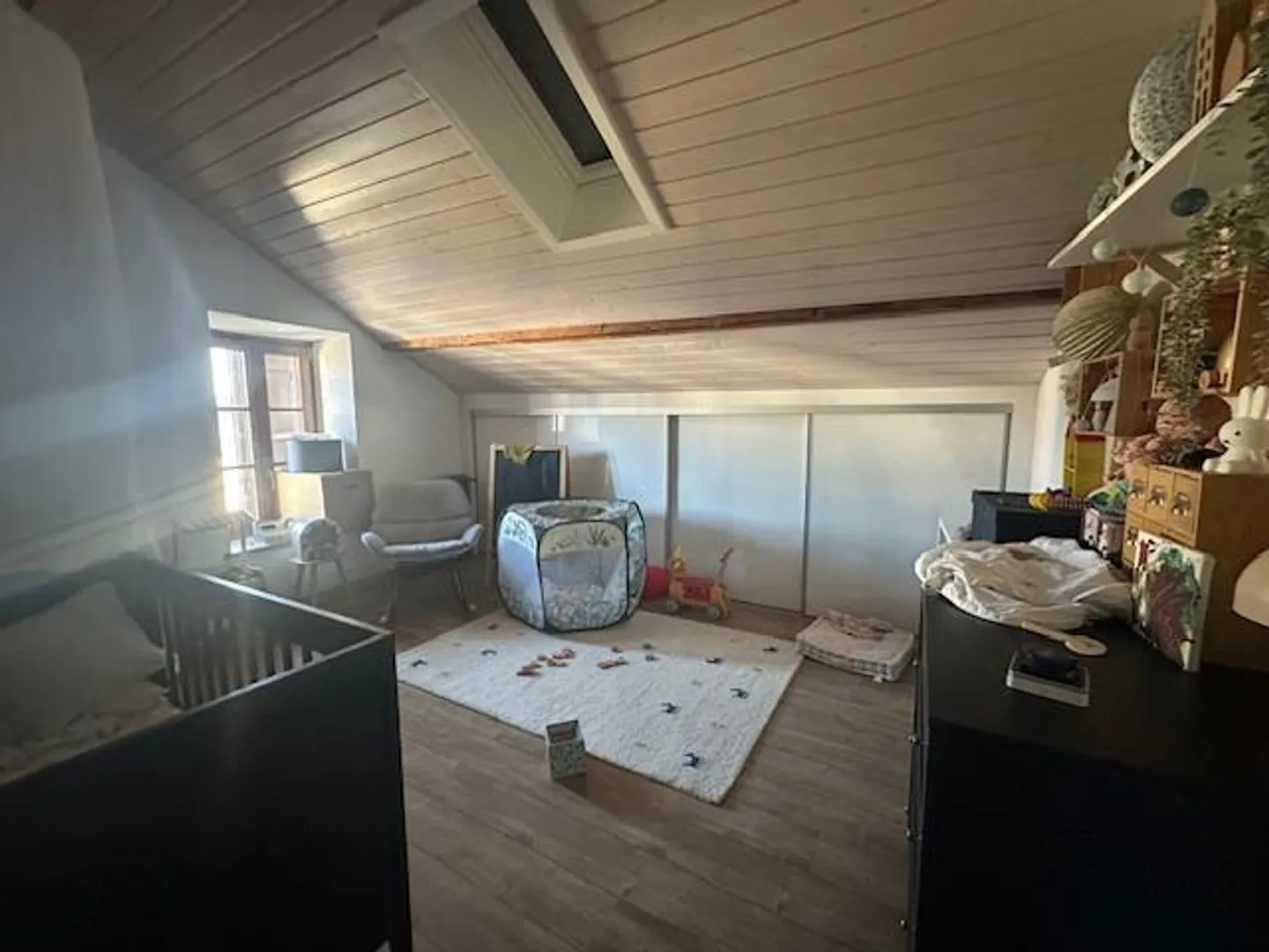 SELTEN - HERRLICH RENOVIERTES HAUS IM HERZEN DES DORFES AVULLY - Foto 4 von 8