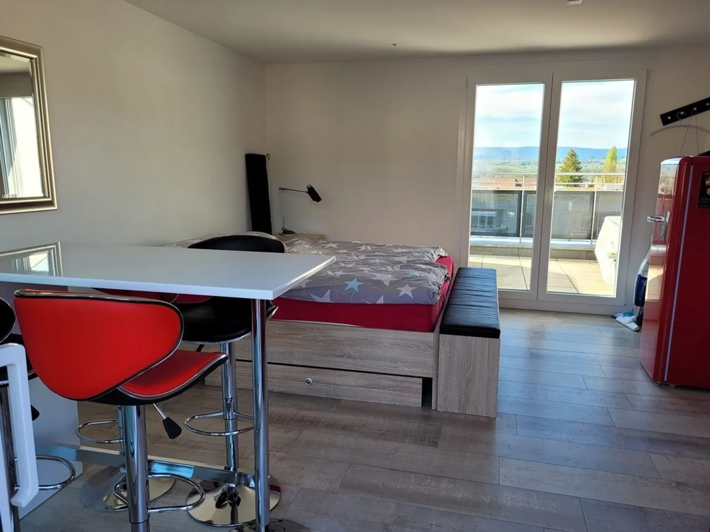 Charmant studio en attique - Photo 2 sur 5