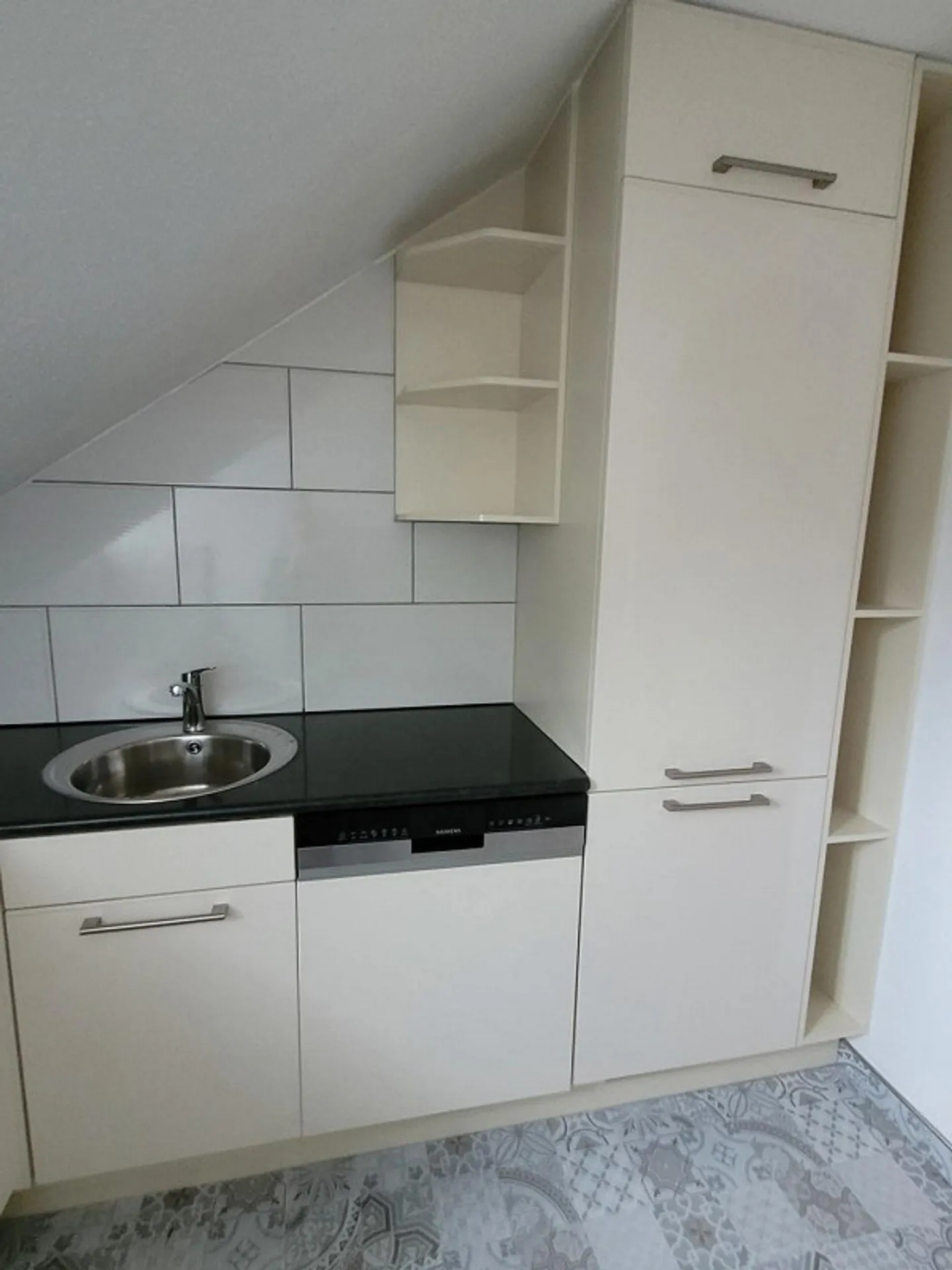 2.5-room apartment in a quiet location - Photo 4 of 6