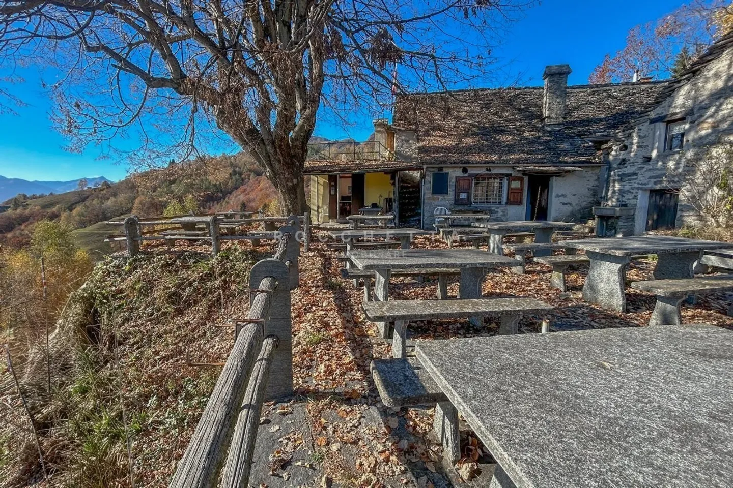 Storico Grotto "al Riposo Romantico" sul Monte Comino - Foto 2 di 13