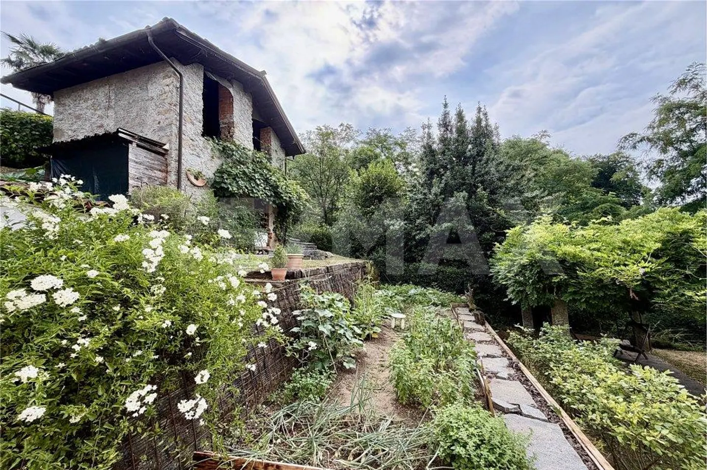Belle maison avec rustique et beaucoup de verdure pour les amateurs de tranquillité - Photo 3 sur 13