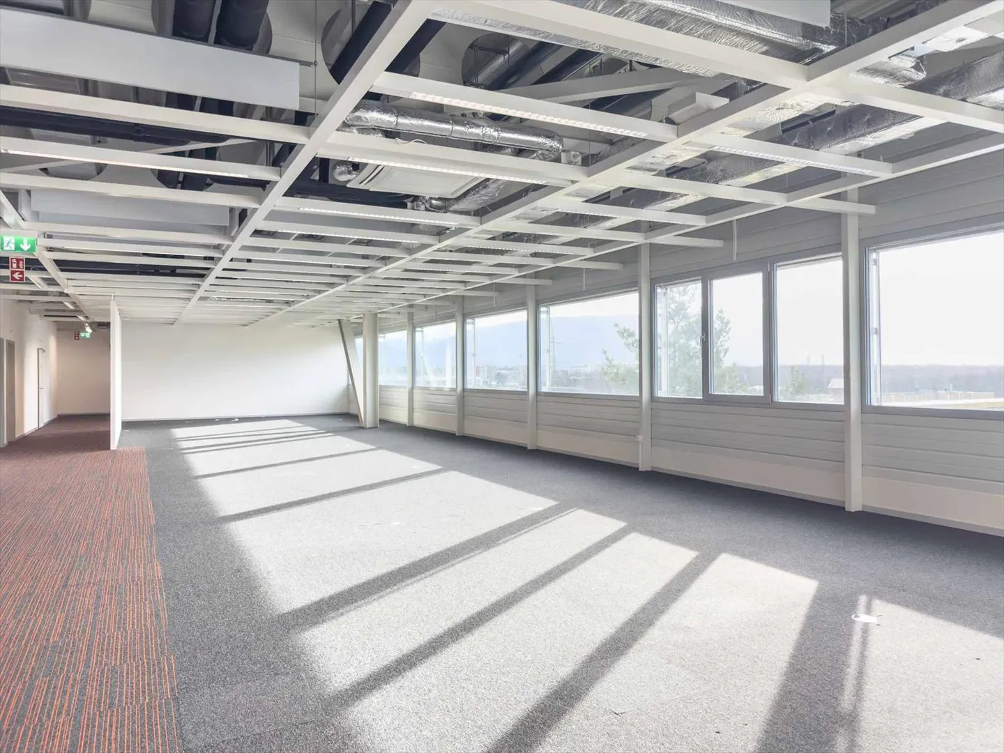 Workshop / Office / Laboratory – 868 m² – Top floor of the IKEA building - Photo 1 of 9