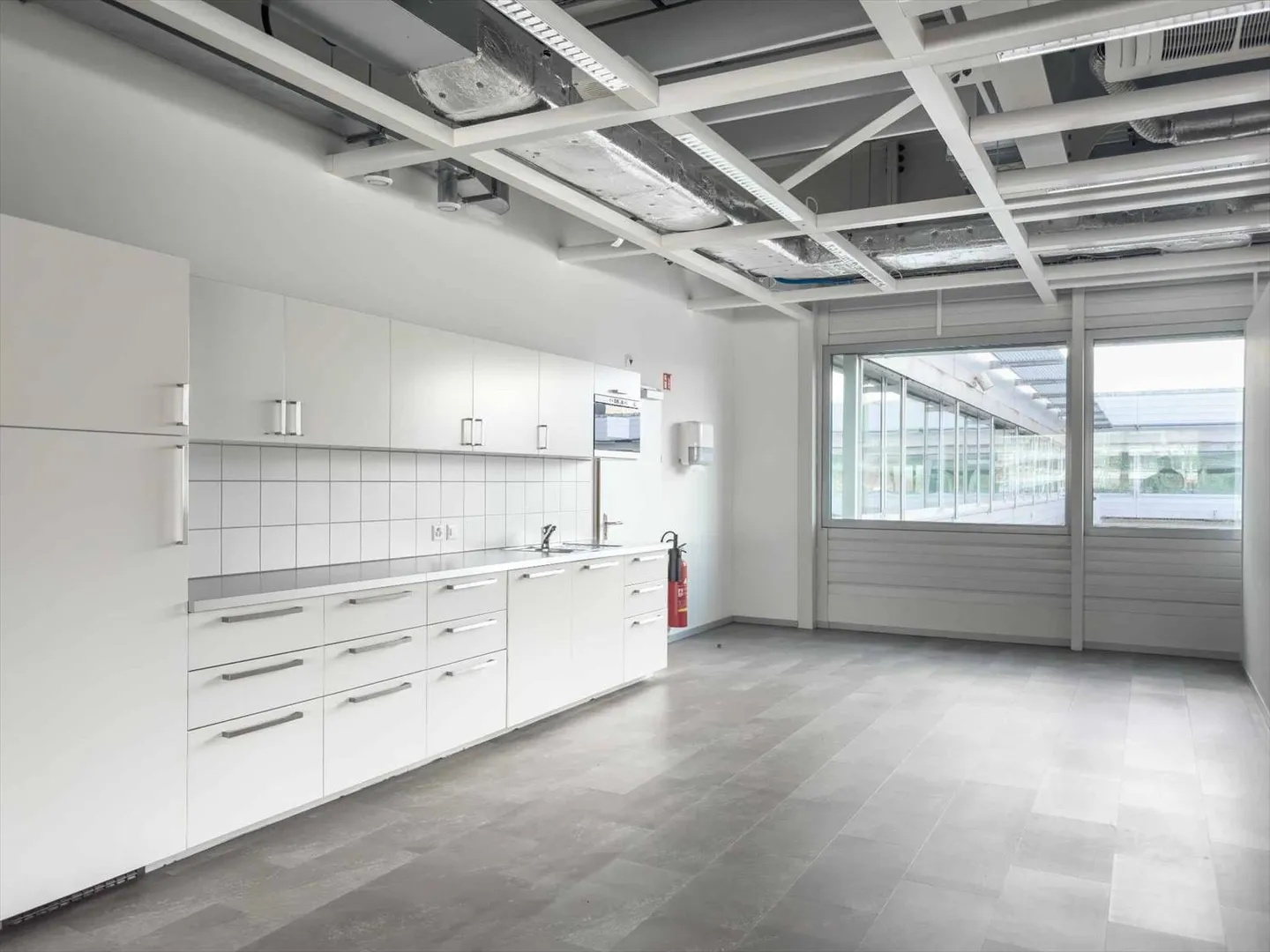 Workshop / Office / Laboratory – 868 m² – Top floor of the IKEA building - Photo 6 of 9
