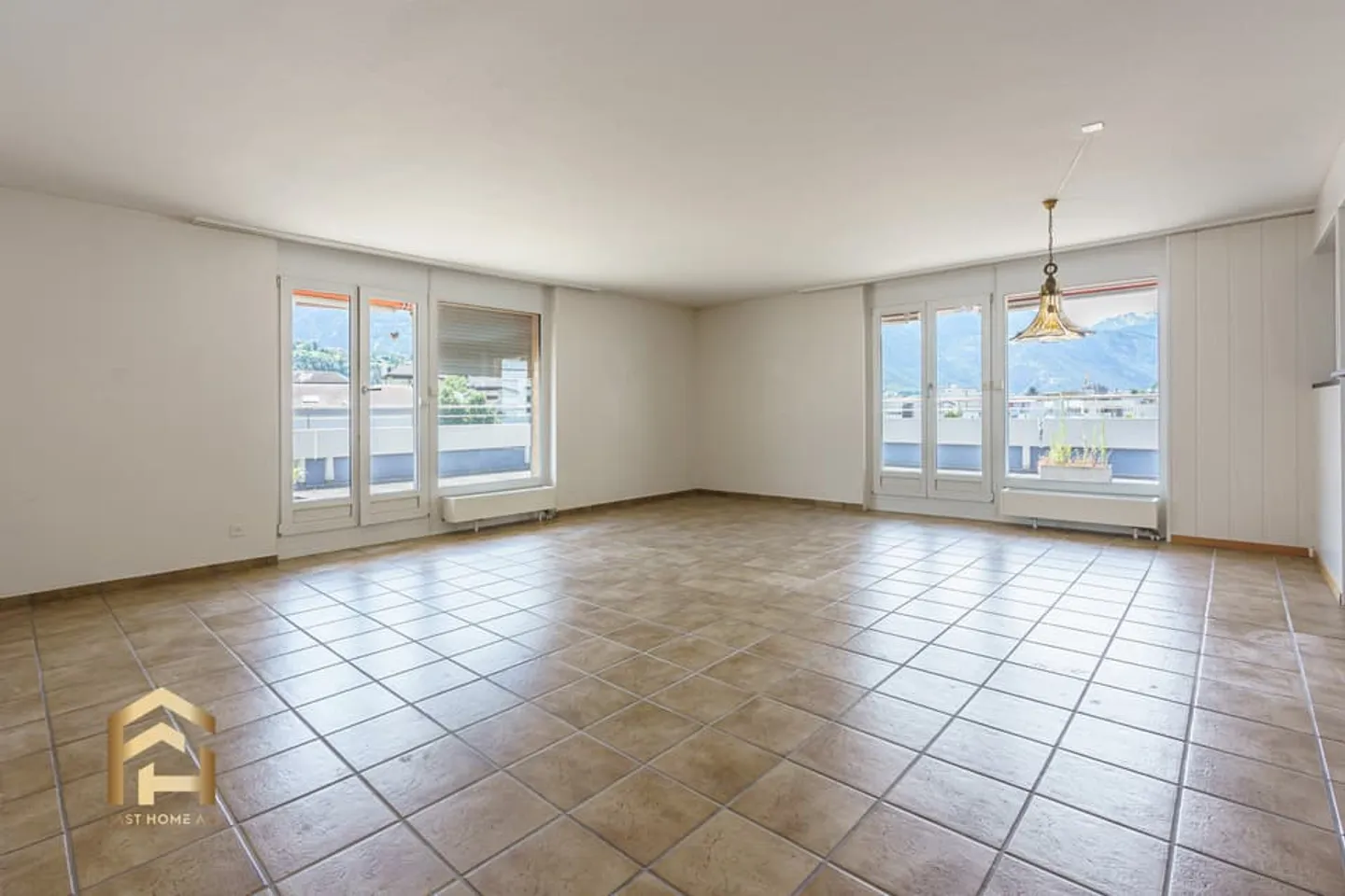 Incantevole Appartamento Attico in Posizione Ideale a Naters - Foto 2 di 13