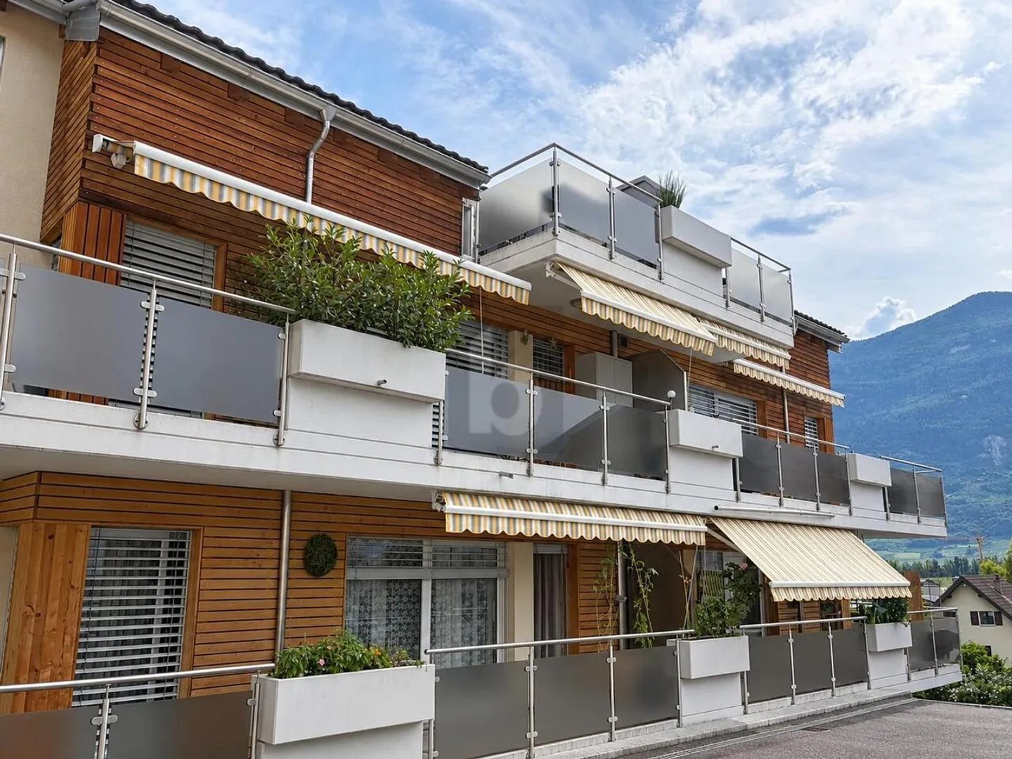 Appartement Charmant avec Vue Montagne - Photo 1 sur 6