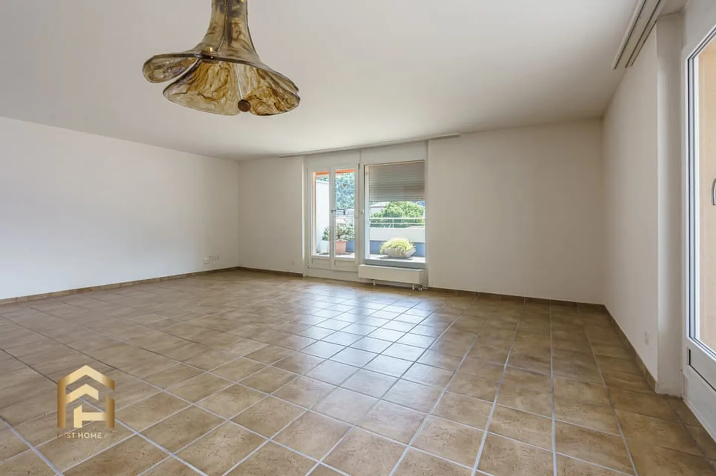 Incantevole Appartamento Attico in Posizione Ideale a Naters - Foto 3 di 13