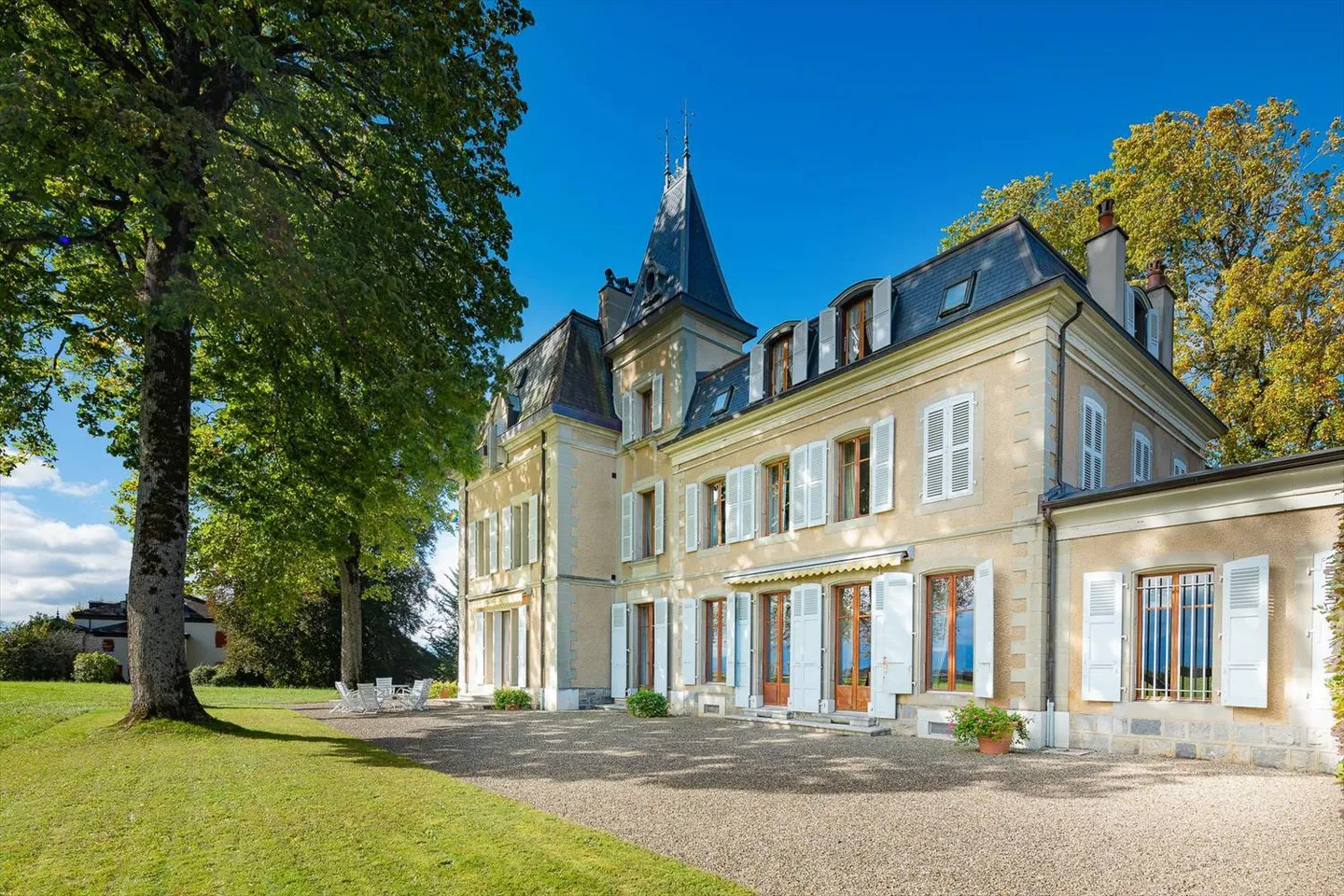 Château du 19ème siècle - Élégance et vue imprenable - Photo 1 sur 10