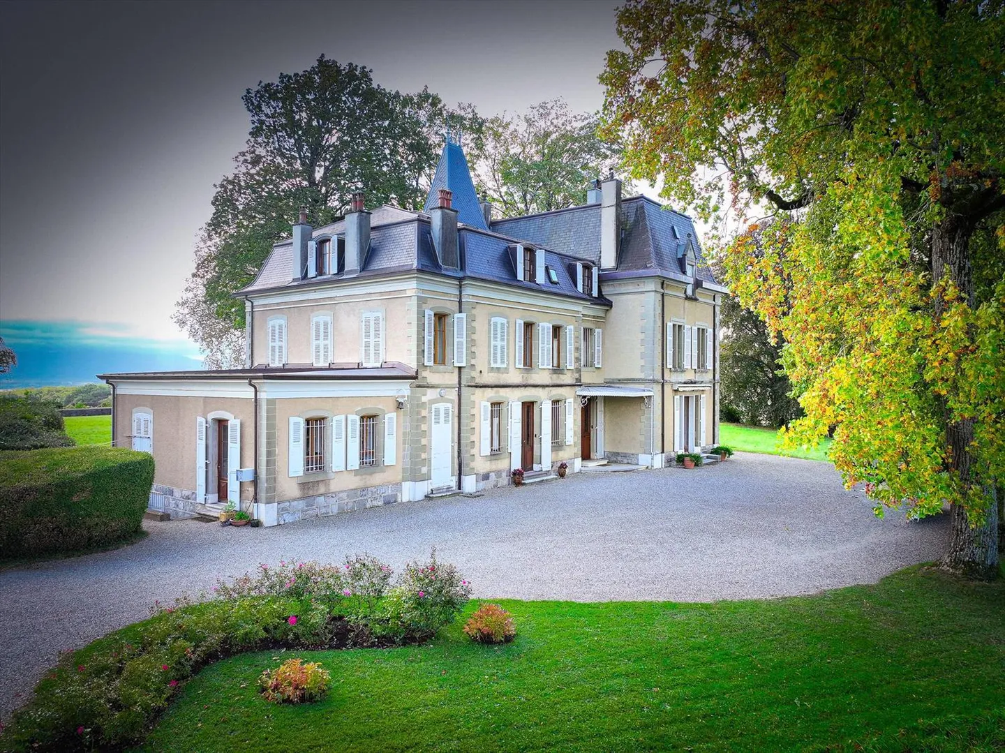 Château du 19ème siècle - Élégance et vue imprenable - Photo 3 sur 10