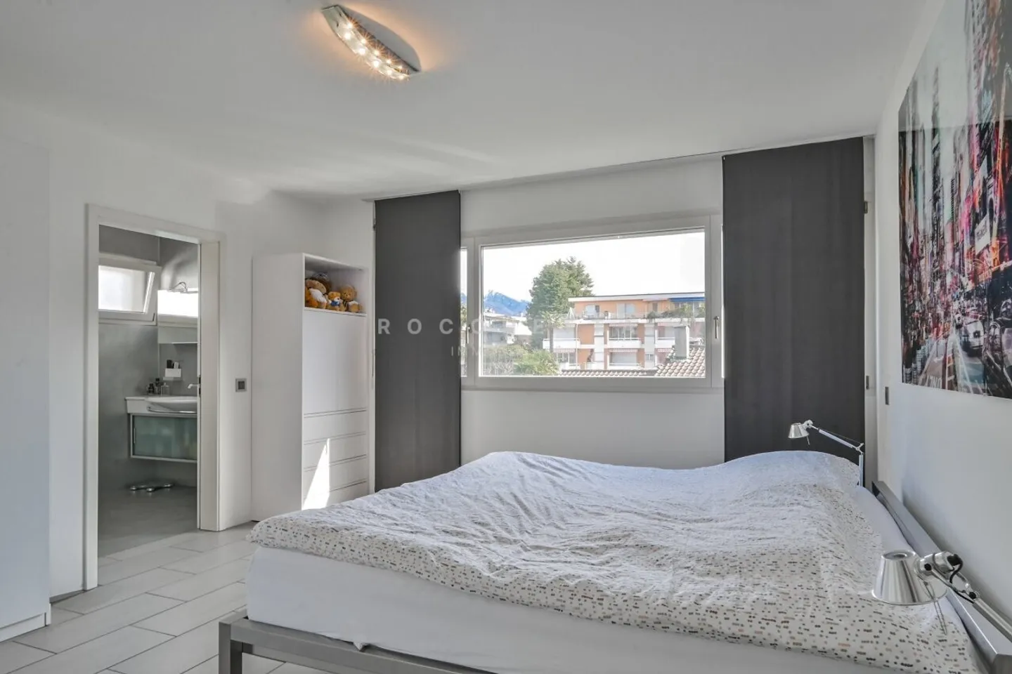 Villa unifamiliale moderne et raffinée dans un emplacement recherché - Photo 8 sur 14