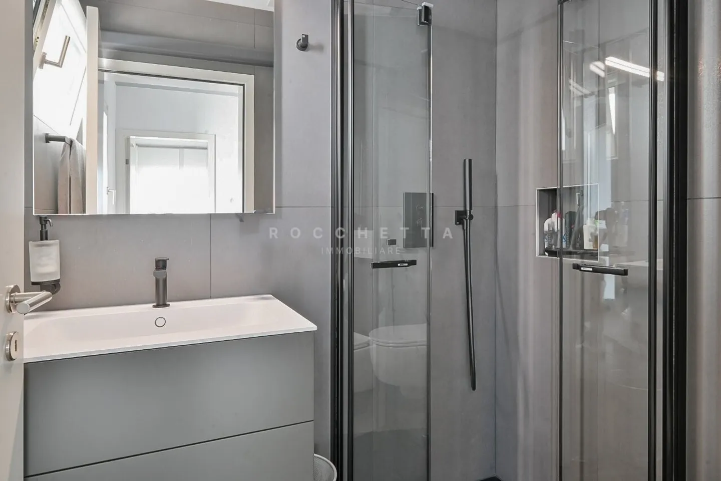 Villa unifamiliale moderne et raffinée dans un emplacement recherché - Photo 11 sur 14