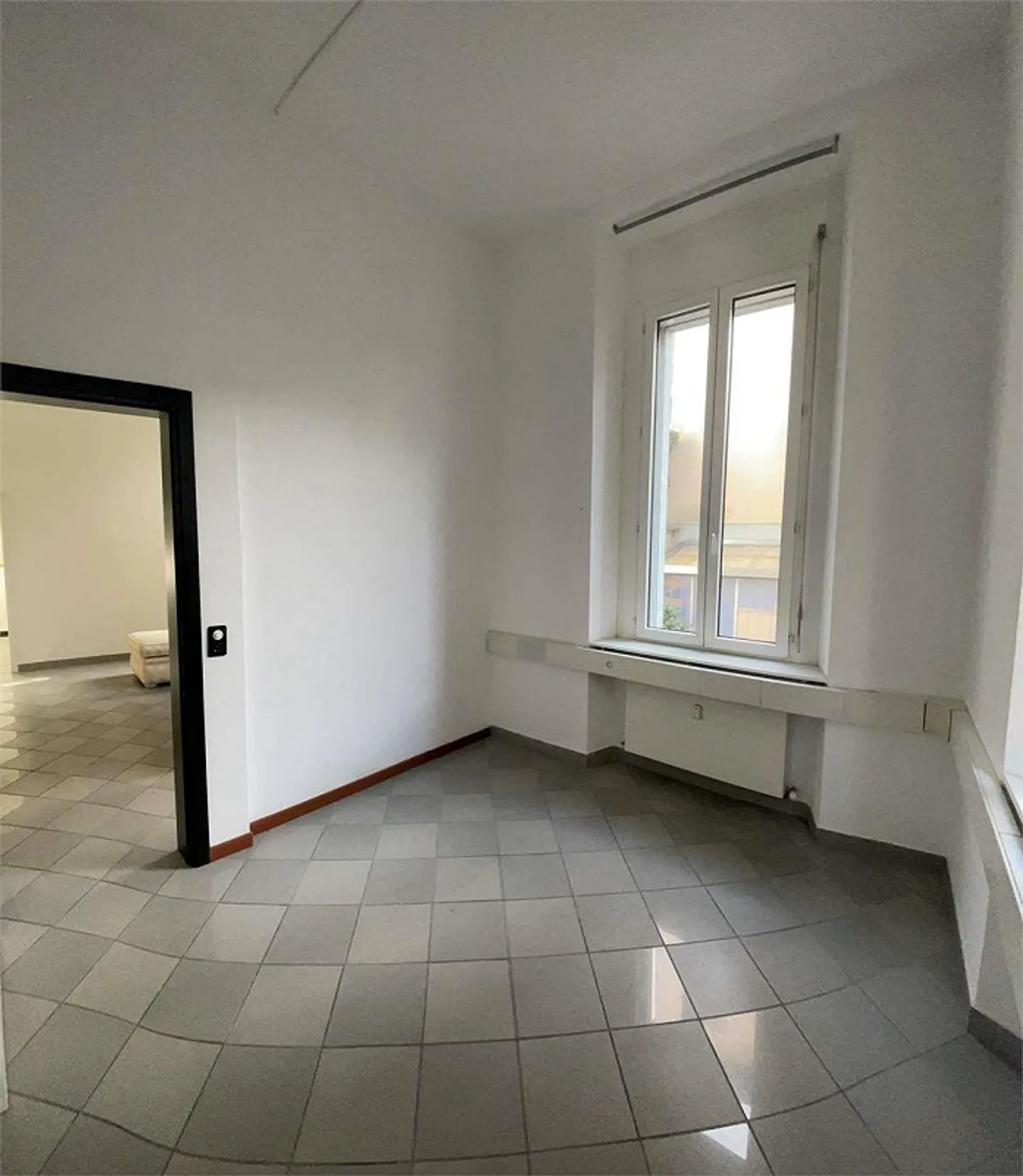 Chiasso - Bureau de 4,5 pièces d'environ 90 m² dans un emplacement stratégique - Photo 2 sur 4