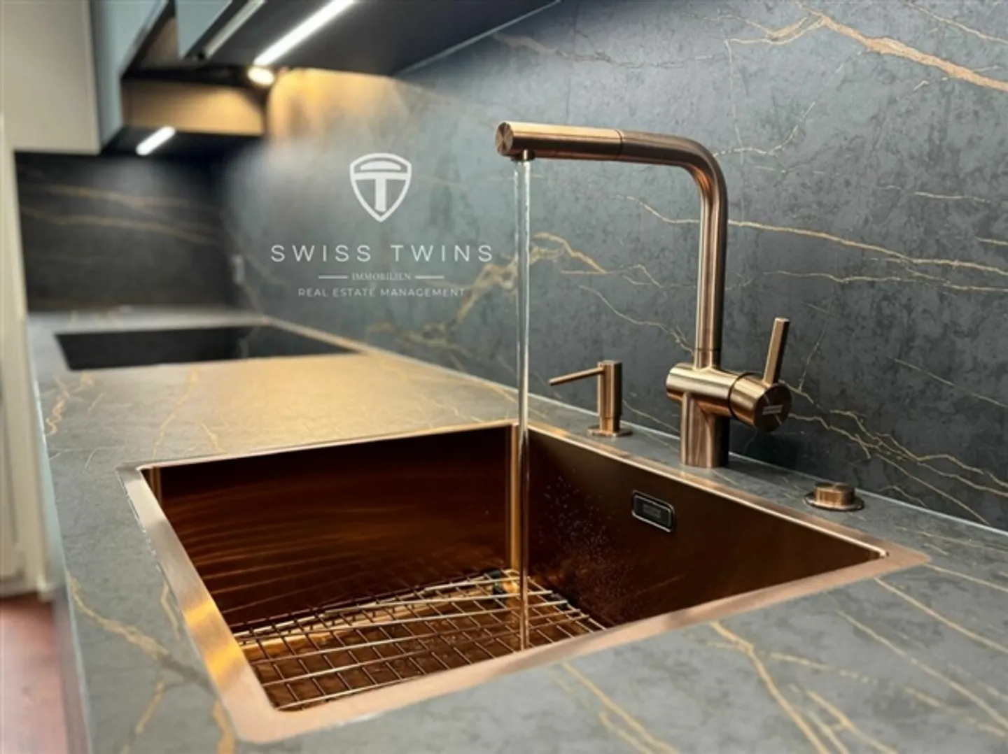 Il lusso urbano incontra la tranquillità - Elegante appartamento di 4,5 stanze con ascensore per auto - Foto 4 di 20