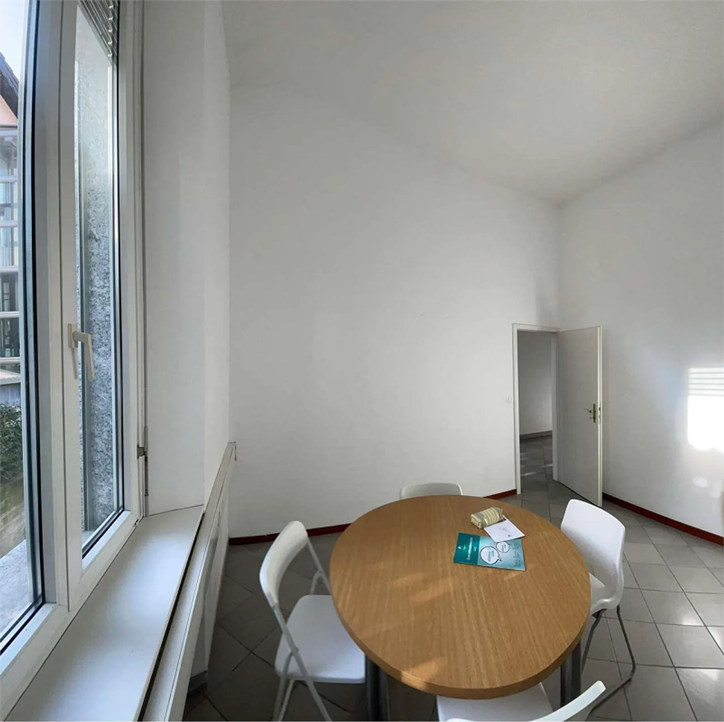 Chiasso - Bureau de 4,5 pièces d'environ 90 m² dans un emplacement stratégique - Photo 1 sur 4