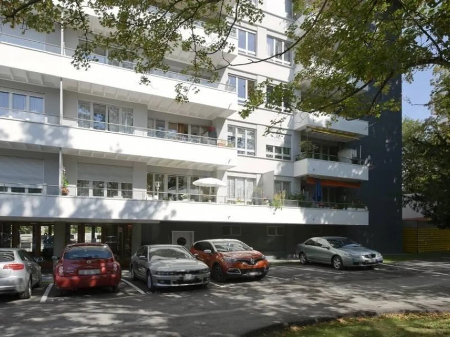 Parking - Geneva - Photo 2 of 4