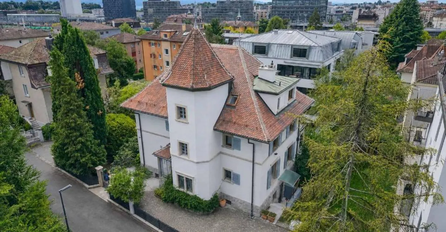 Exclusive: Master House with Castle-like Features - 9 Rooms - Photo 1 of 12
