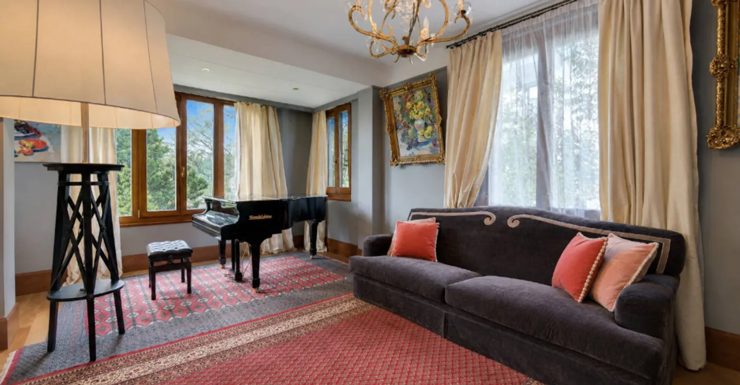 Exclusive: Master House with Castle-like Features - 9 Rooms - Photo 4 of 12