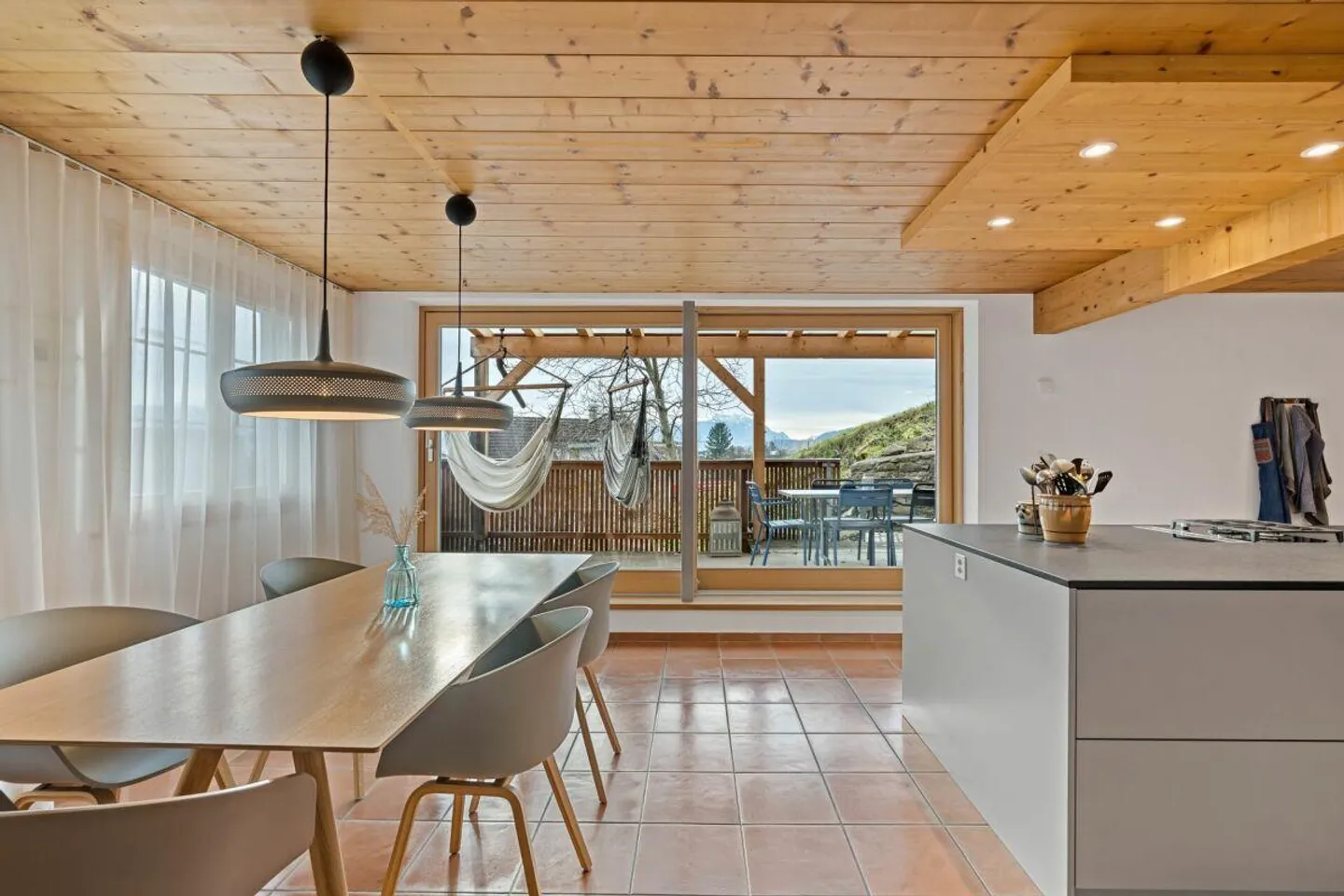 Proprietà spaziosa e ristrutturata con due unità abitative, studio e impianto fotovoltaico - Foto 13 di 30