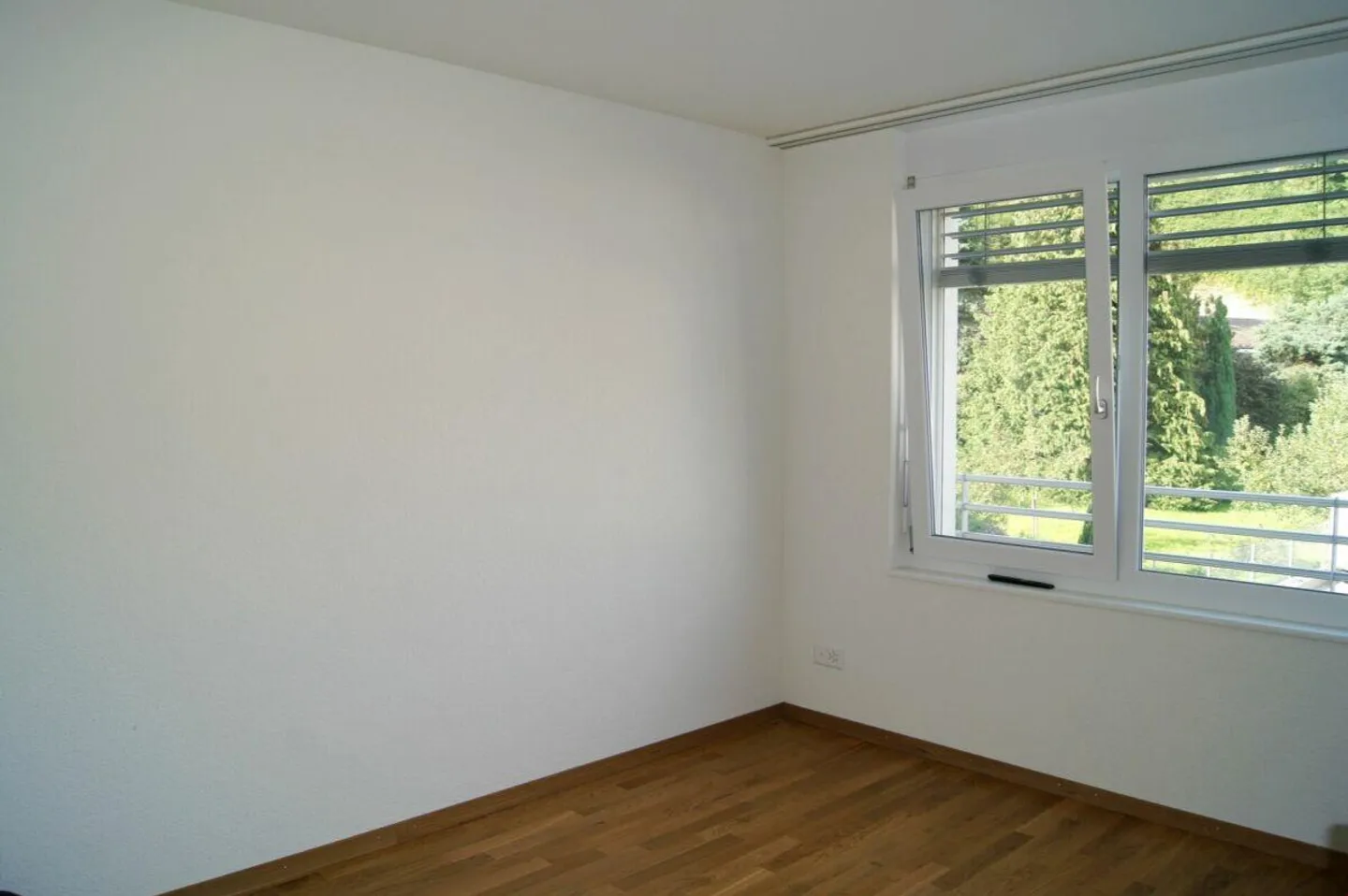 Bright 3.5 Room Apartment with Large Balcony - Photo 5 of 9