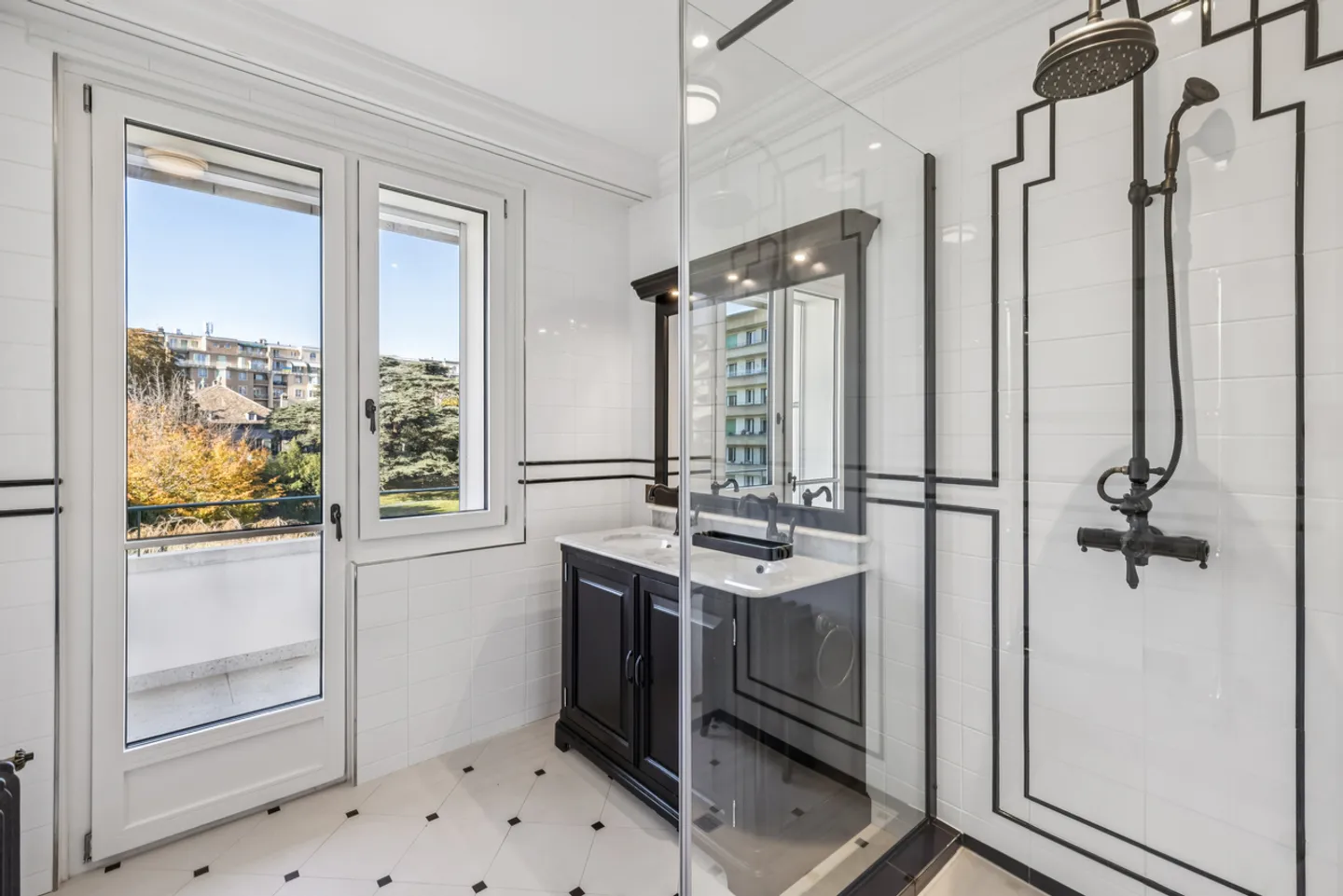 EXCLUSIVITÉ : Magnifique appartement de 6 pièces Vue Mont-Blanc et Lac - Photo 8 sur 10