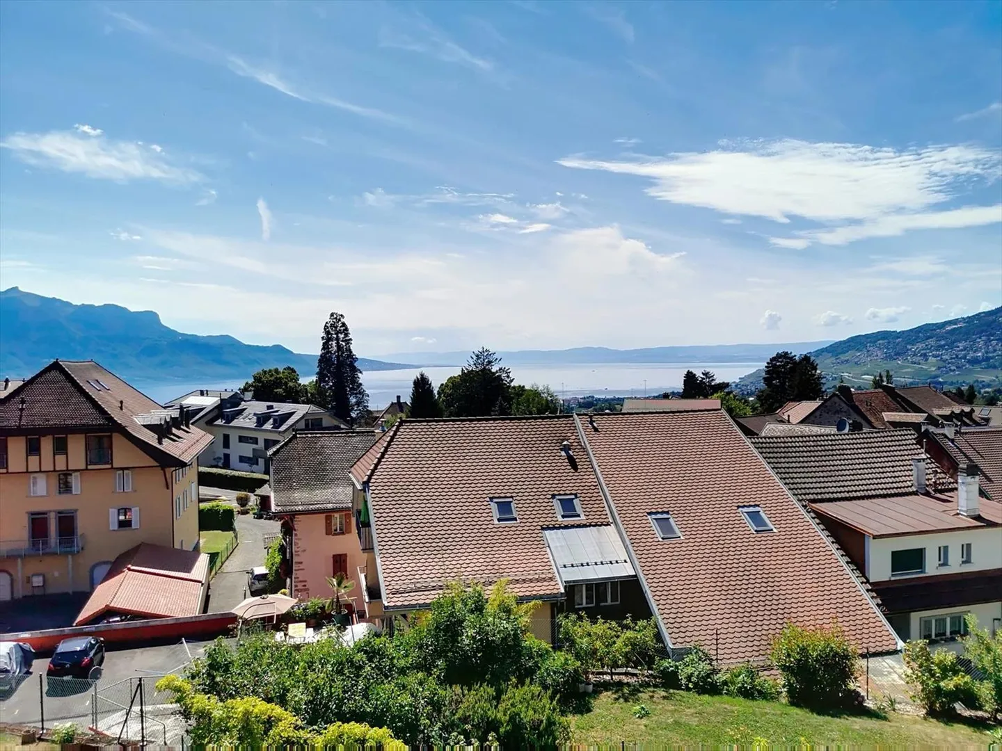 4,5 Zimmer mit Galerie und Seeblick! - Foto 1 von 6